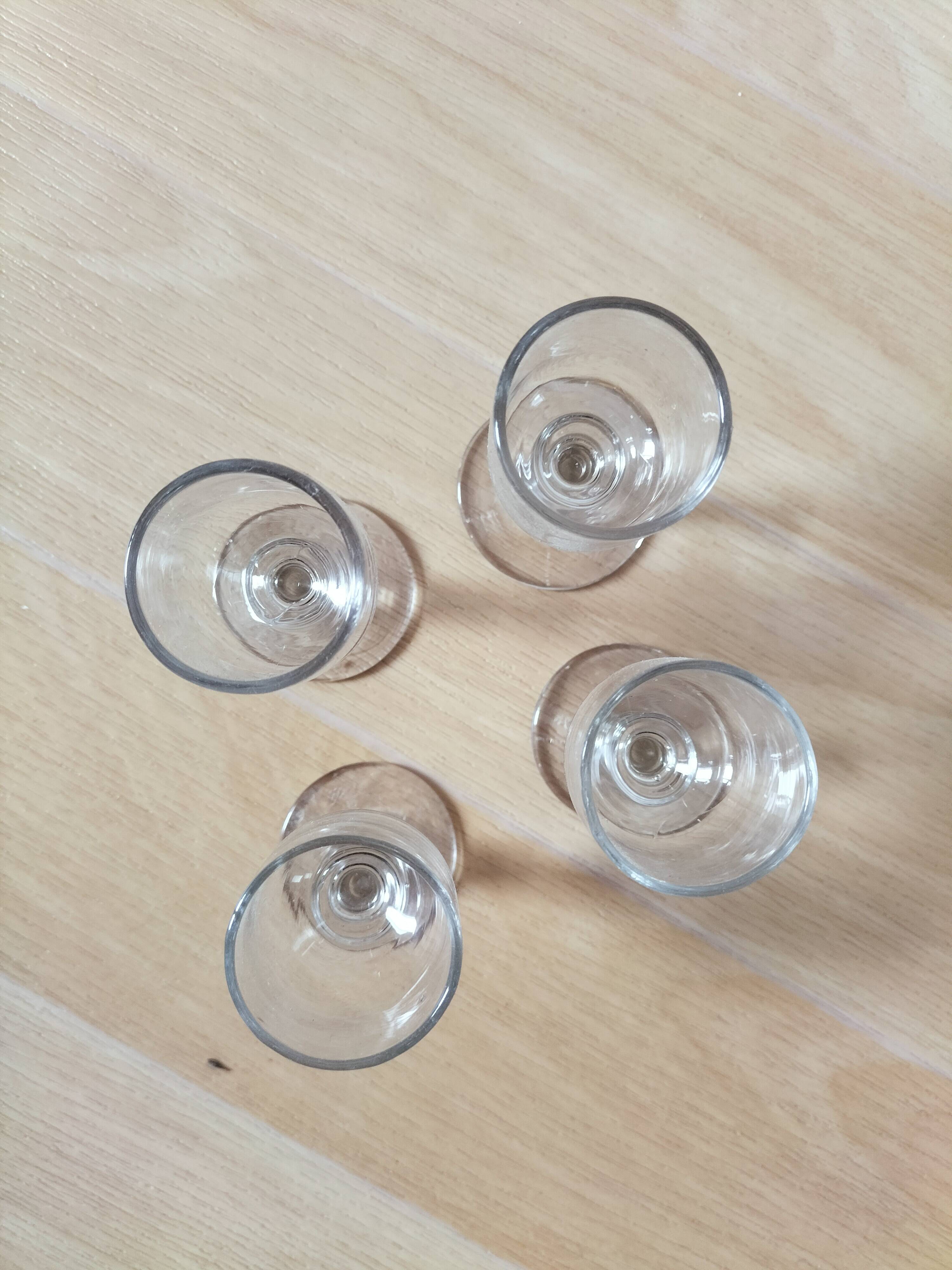 Set of 4 liqueur glasses