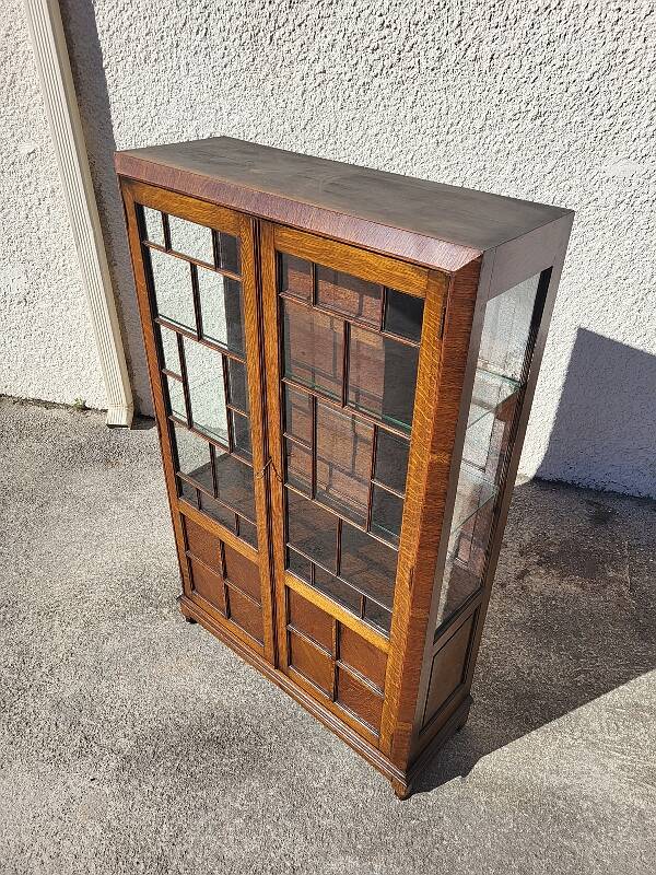 Petite vitrine bibliotheque a petits carreaux et marqueterie ancienne
