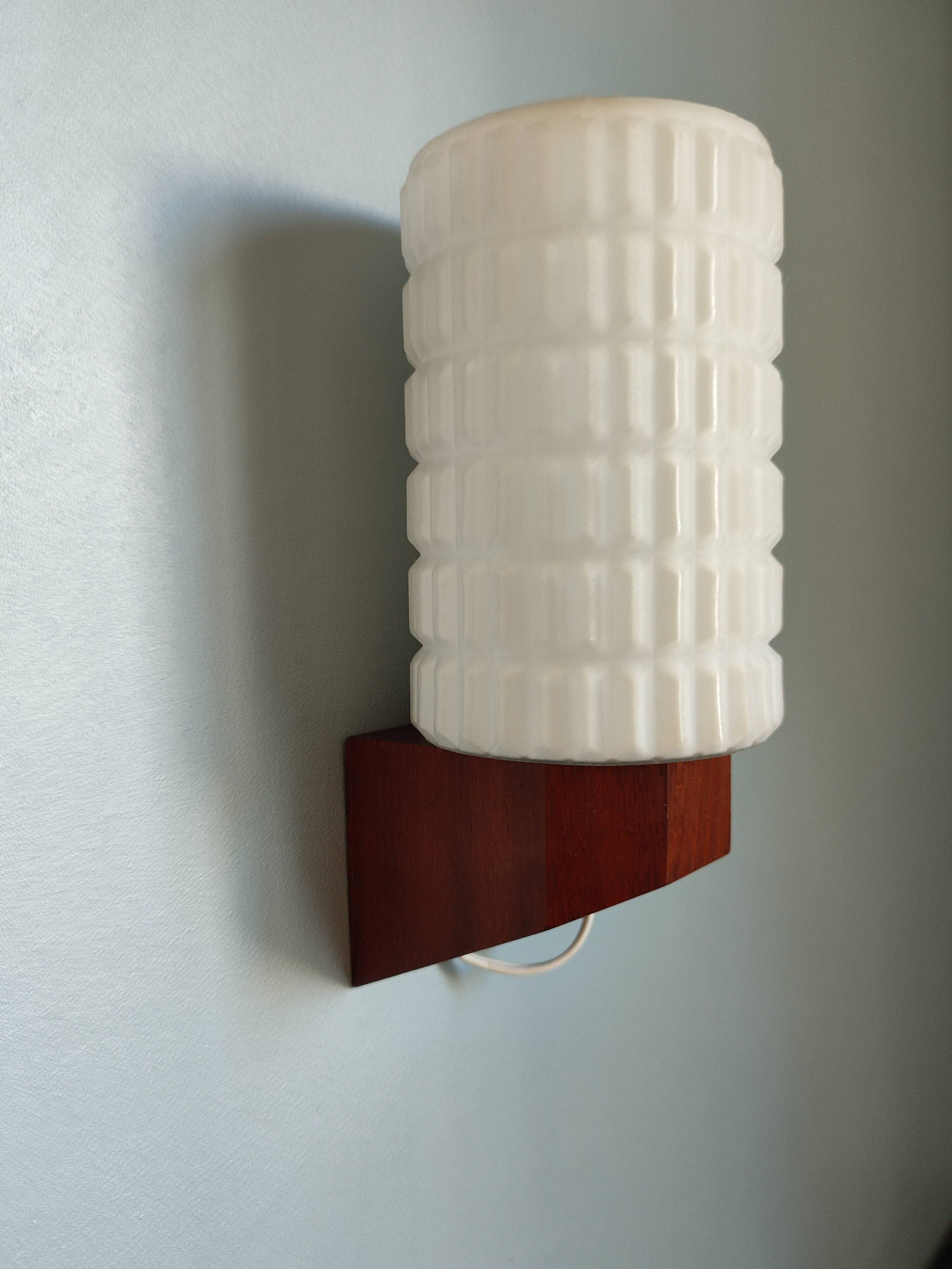 Wall lamp in opaline and vintage teak