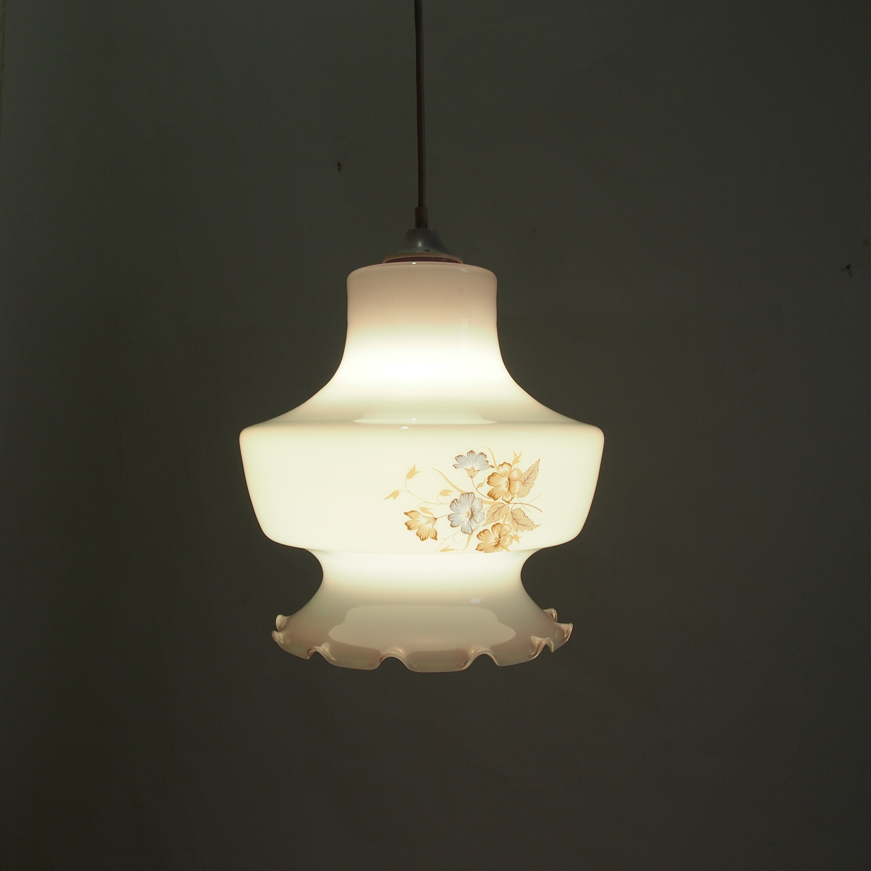 Opaline /vintage suspension