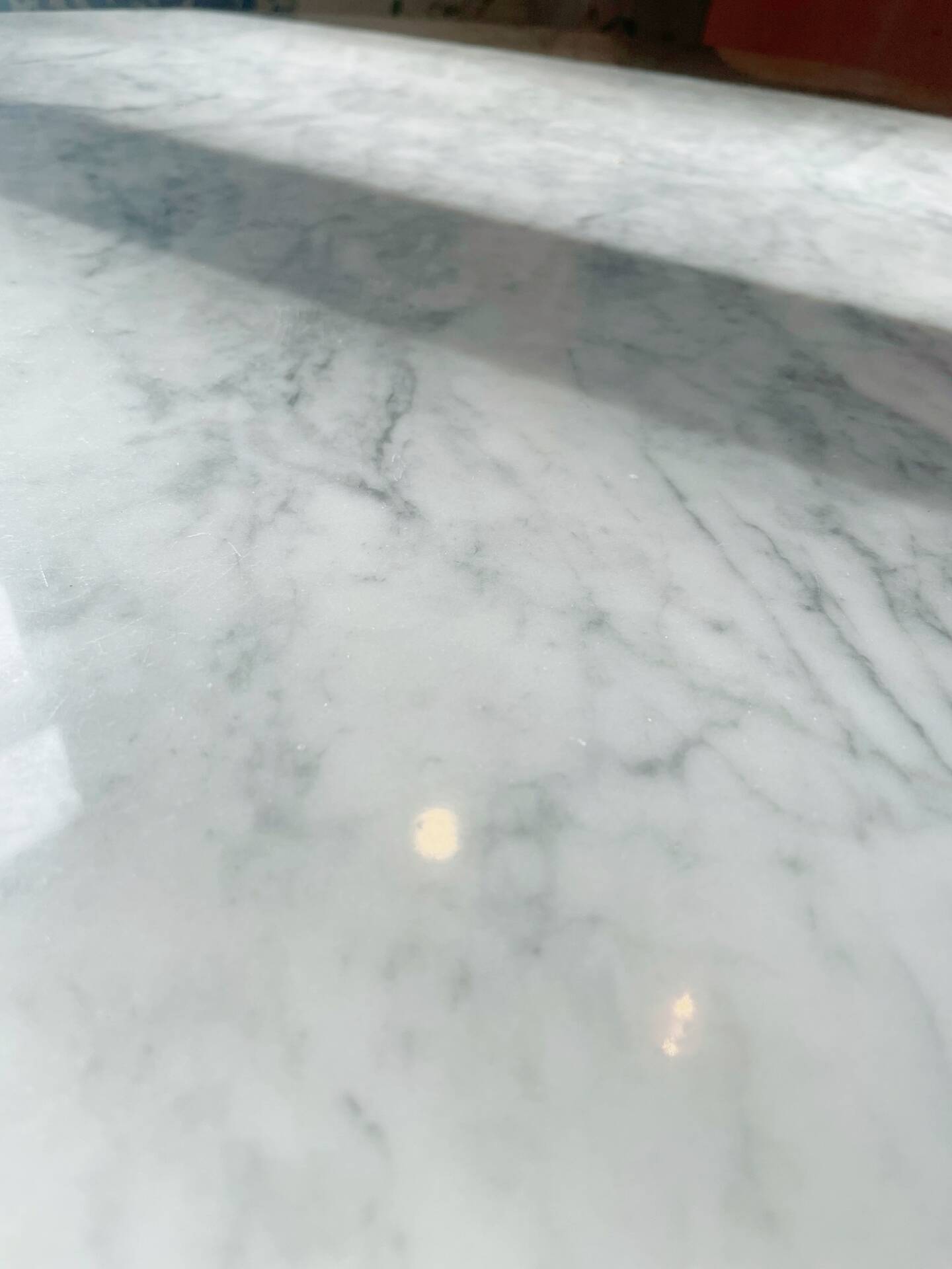 Tulip dining table in marble ø120cm