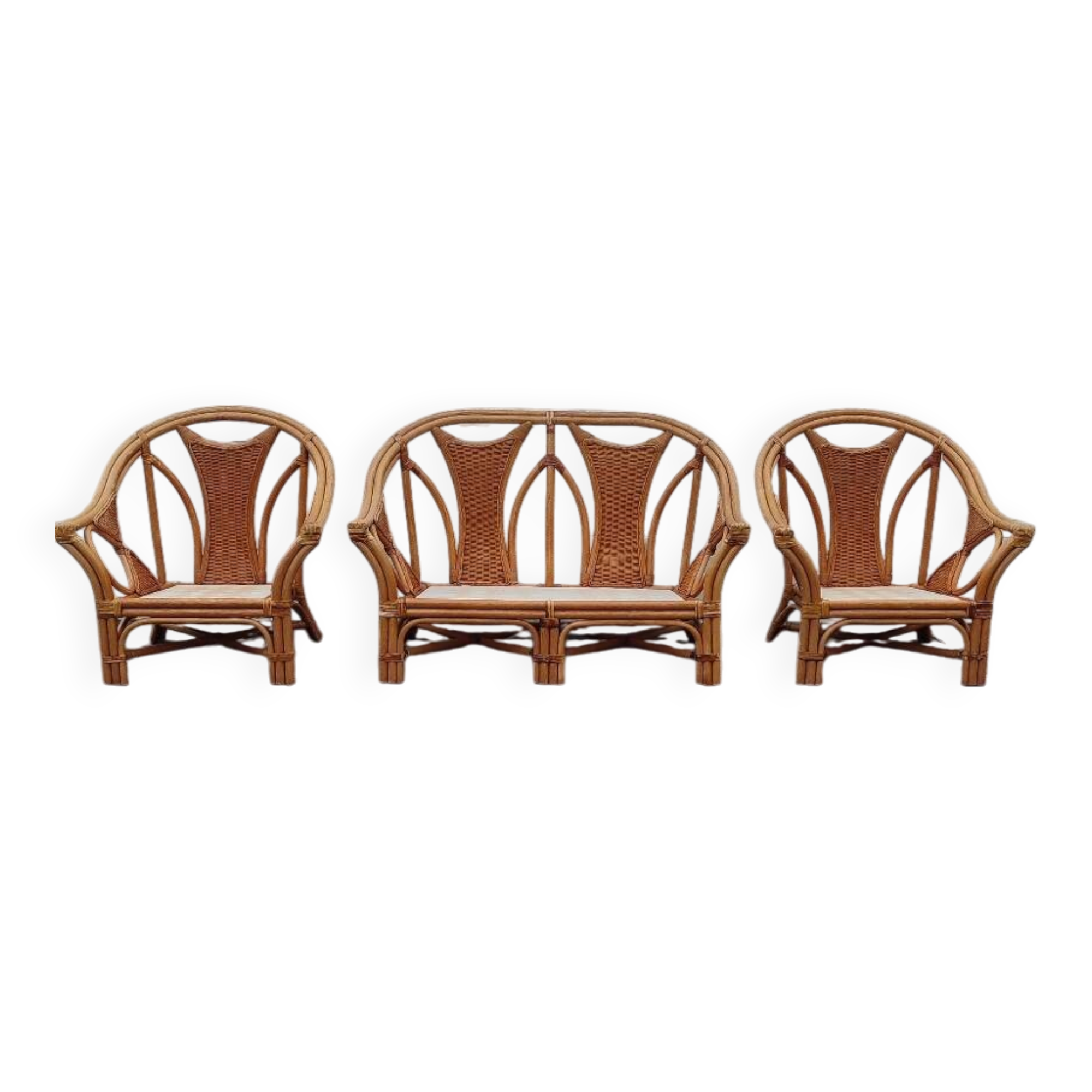 Set of 2 rattan armchairs with a bench.