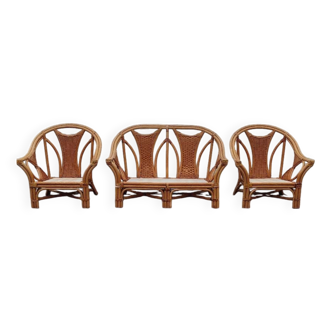 Set of 2 rattan armchairs with a bench.