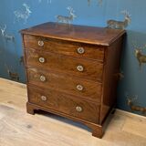 Petite commode ancienne