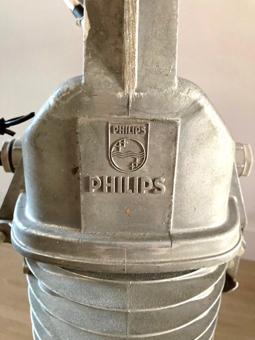 Suspension industrielle Philips