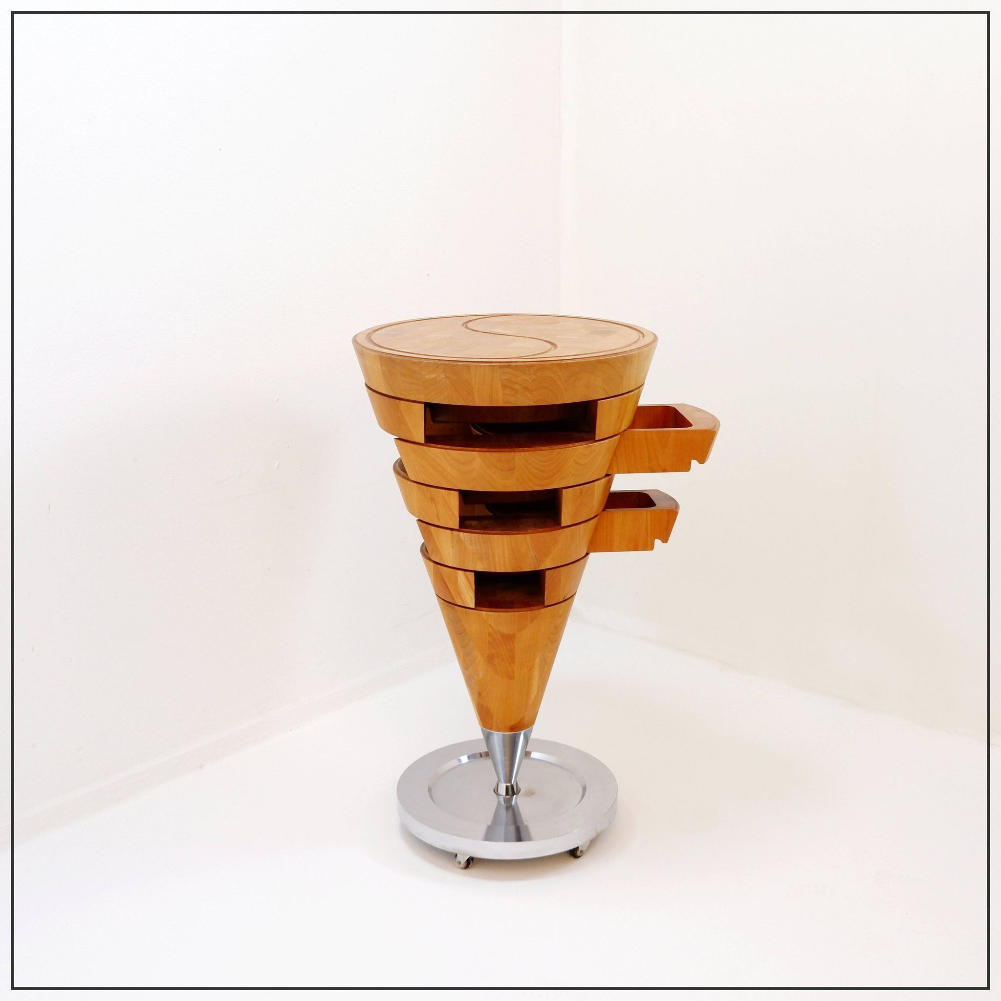 Cone-shaped kitchen unit with drawers
