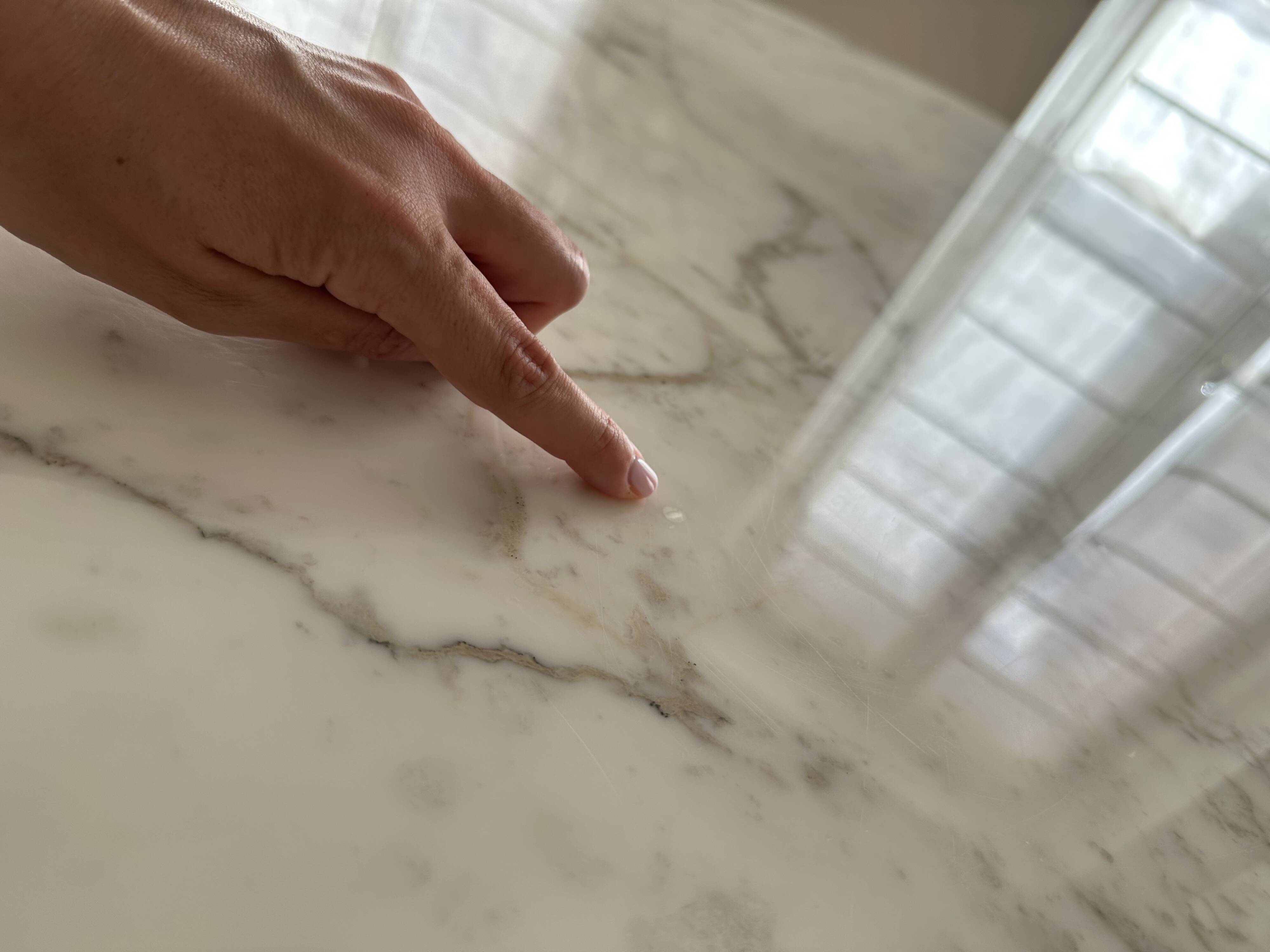 Oval Knoll Saarinen table, Calacatta marble, 198cm, year 2022, tulip.