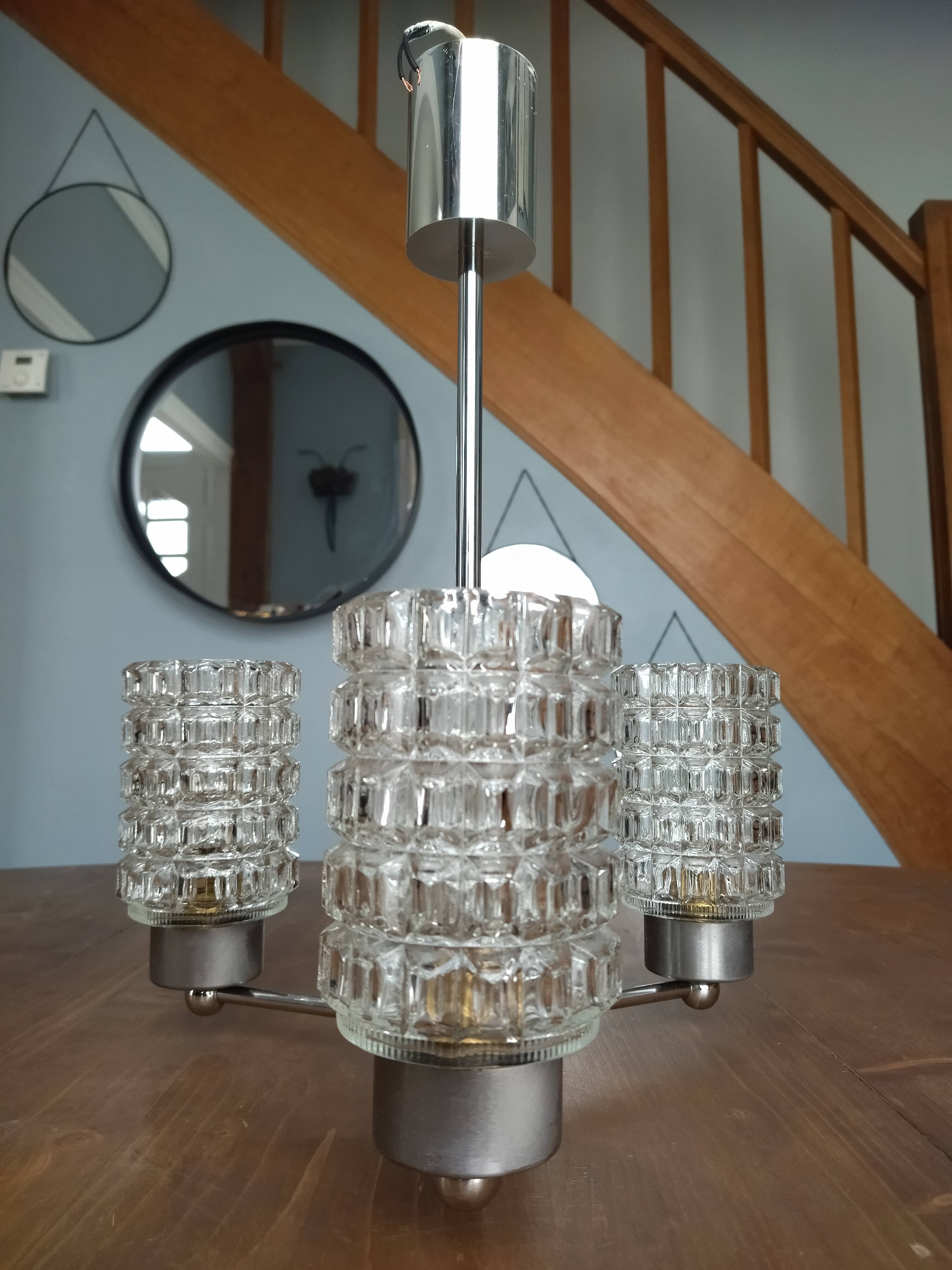 Suspension vintage avec 3 globes en verre ciselé