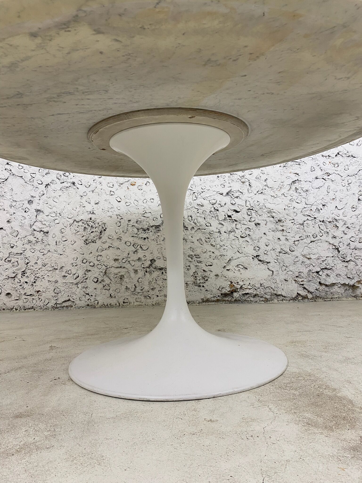 Table Knoll Saarinen 137