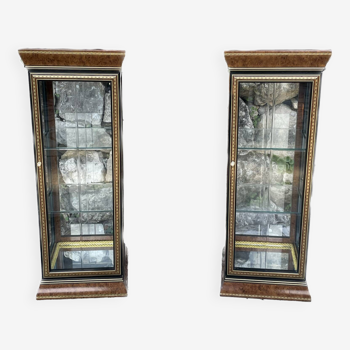 Pair of display cases in magnifying glass and black & gold lacquer 20th century period