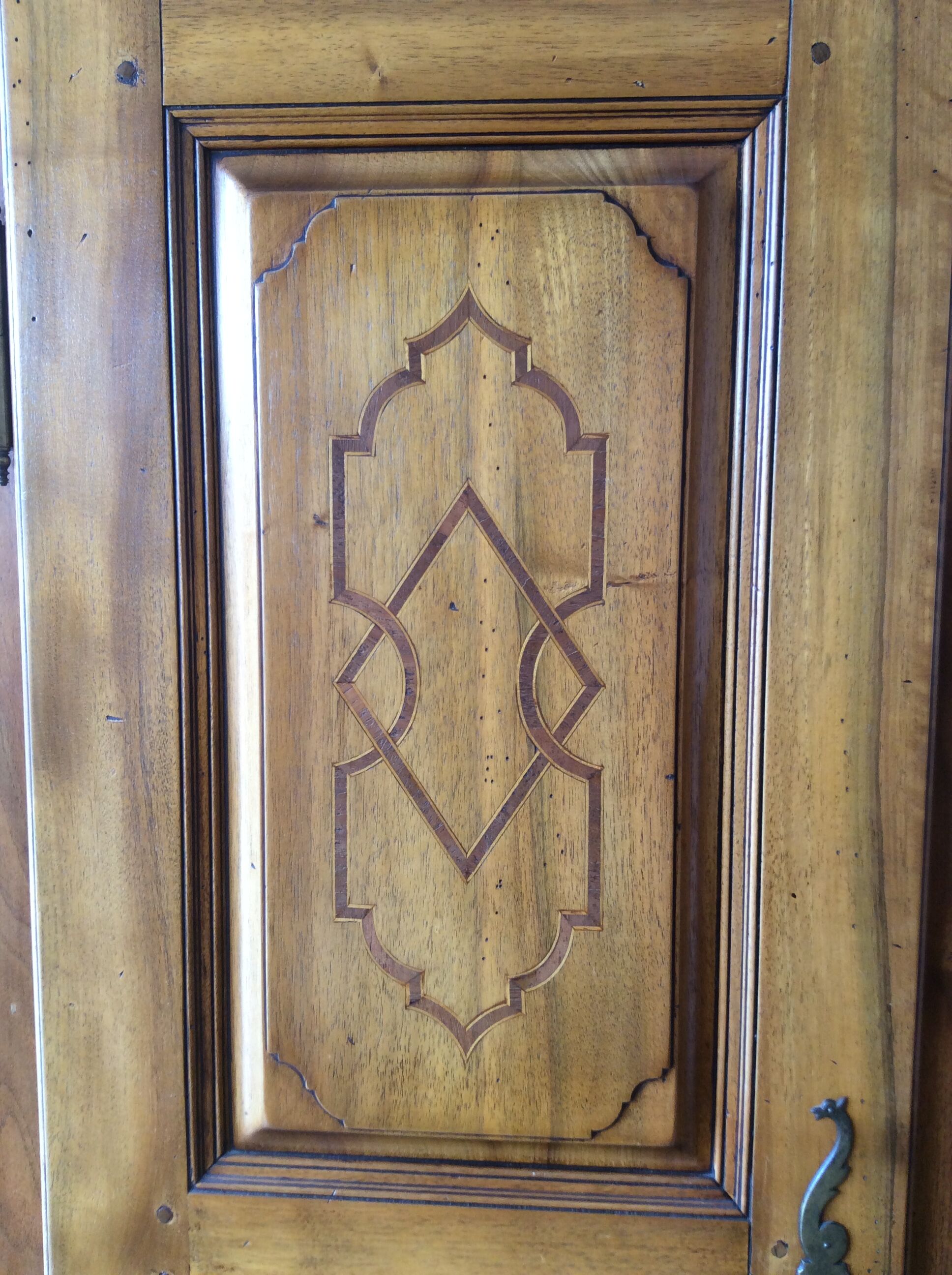 Armoire ancienne Alsacienne marquetée
