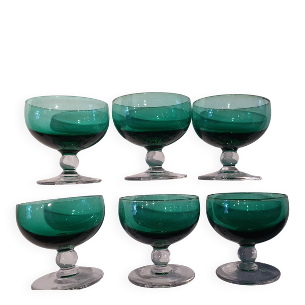 6 verres à  pied couleur émeraude