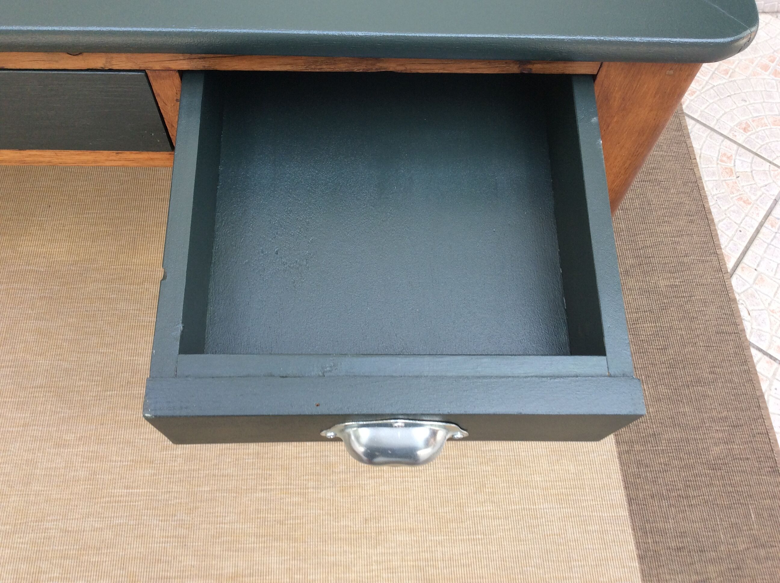 Former desk Minister