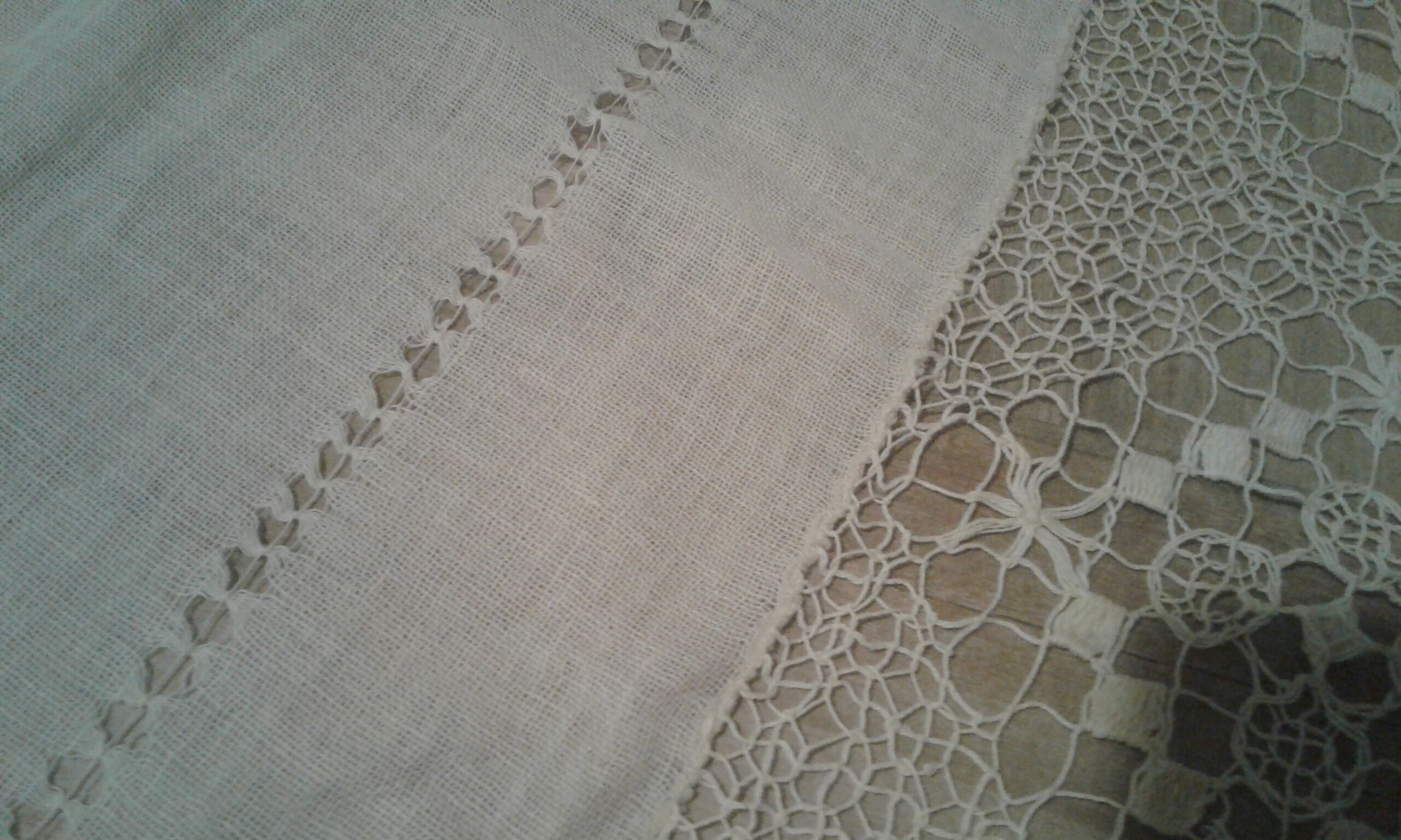 Antique tablecloth .tulle/lace quality 225cmx225cm .n°48