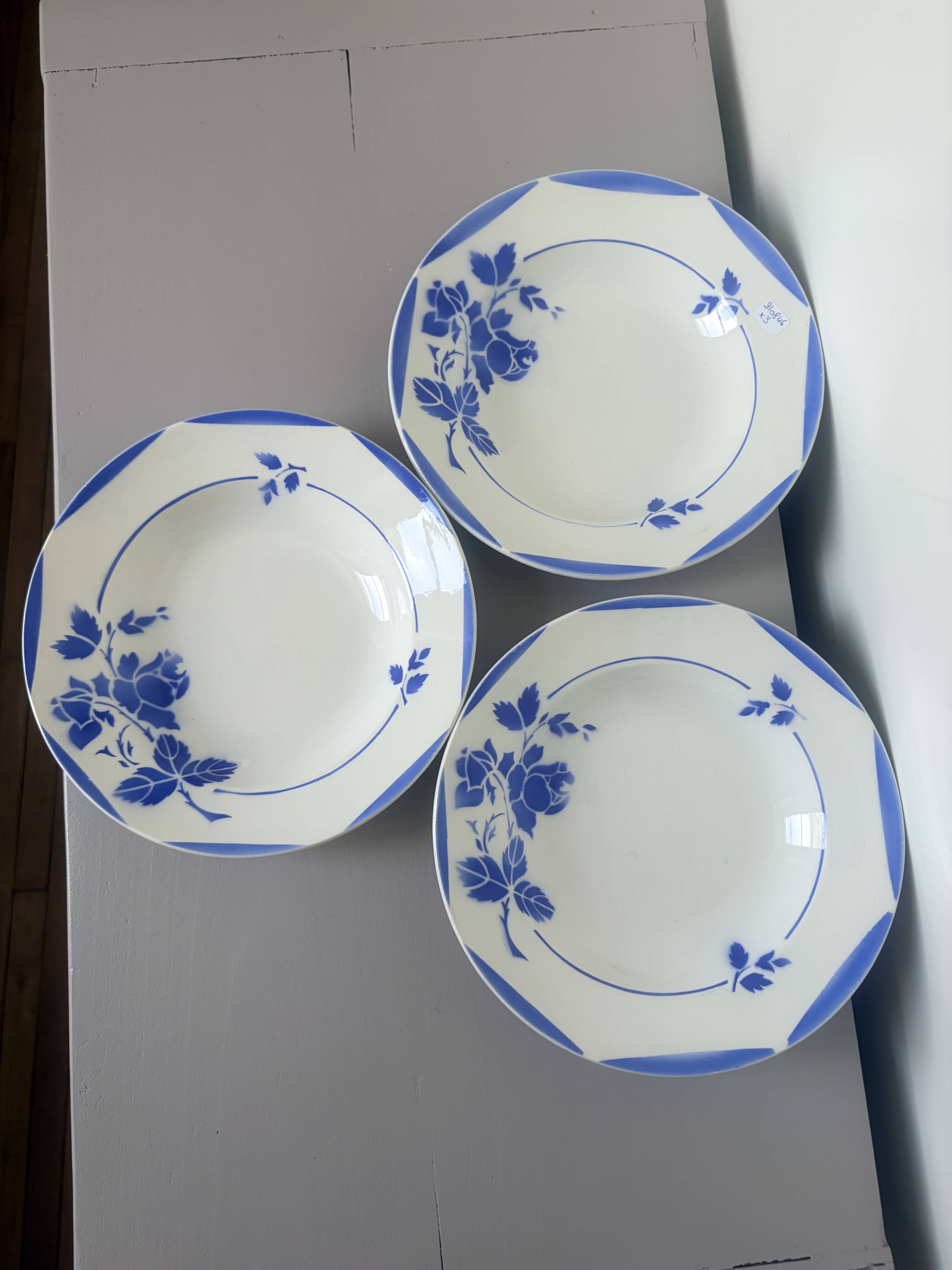 3 vintage deep plates 210846