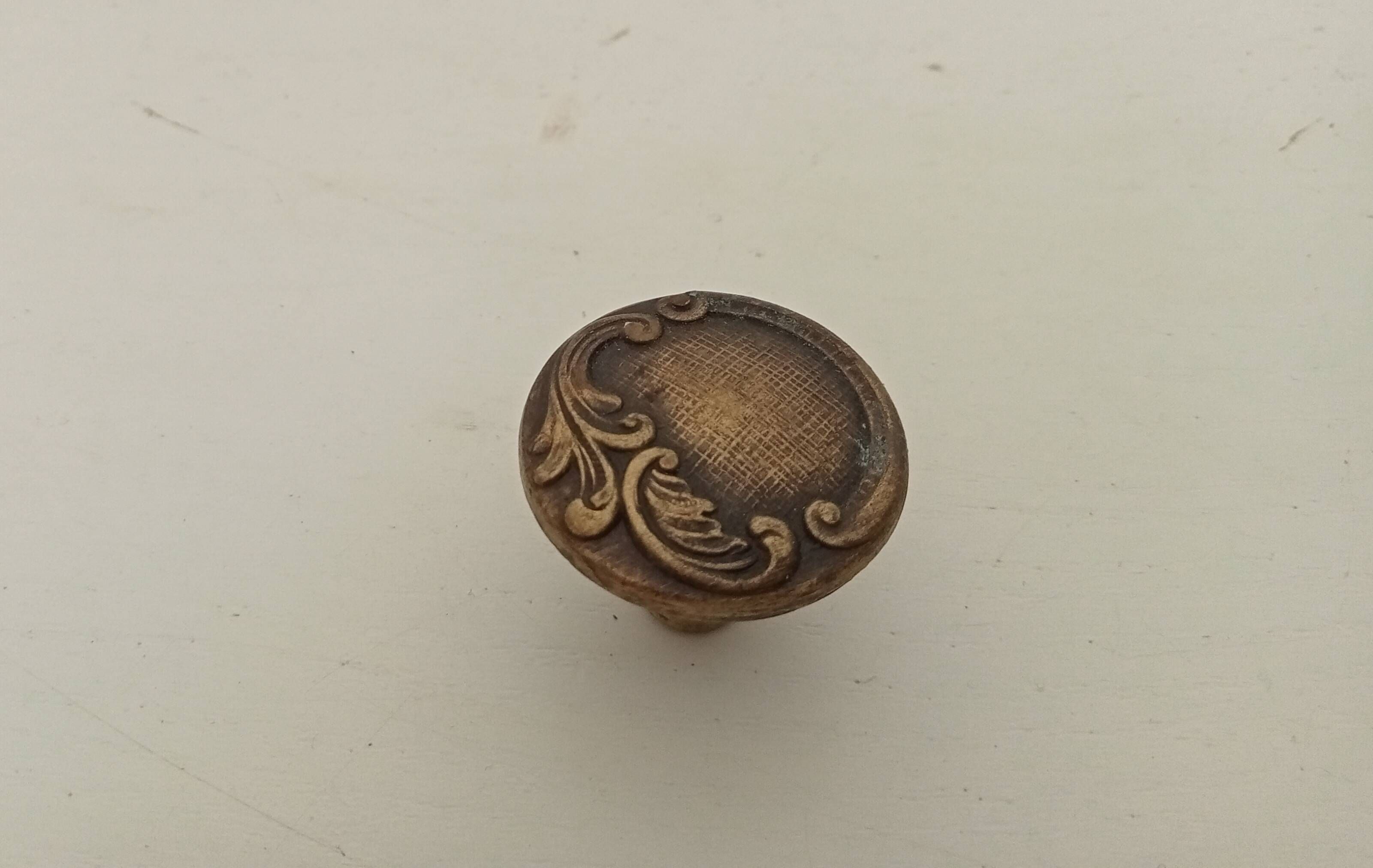 Poignée de meuble ancienne art nouveau en laiton ciselé