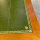 Bureau en bois massif et cuir vert extensible Louis XVI début 20ème