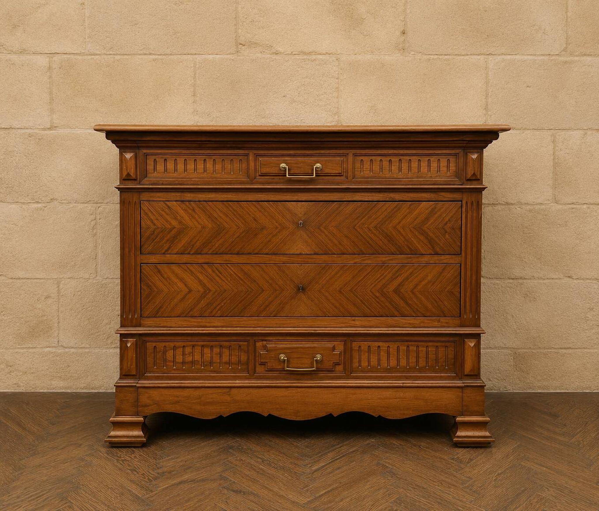 Commode de style Louis XVI en noyer et marbre, façade en chevrons