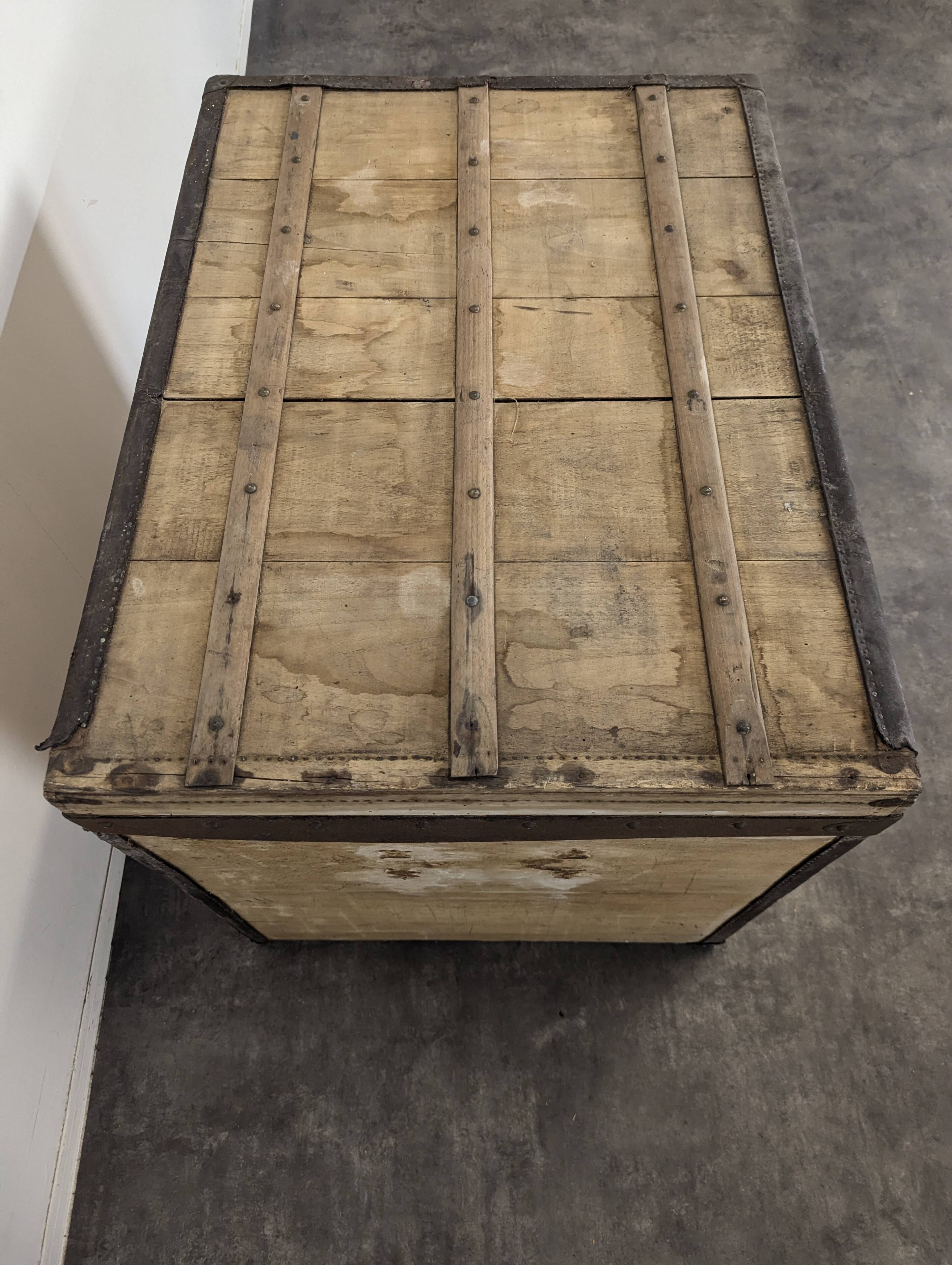 Malle de voyage en bois