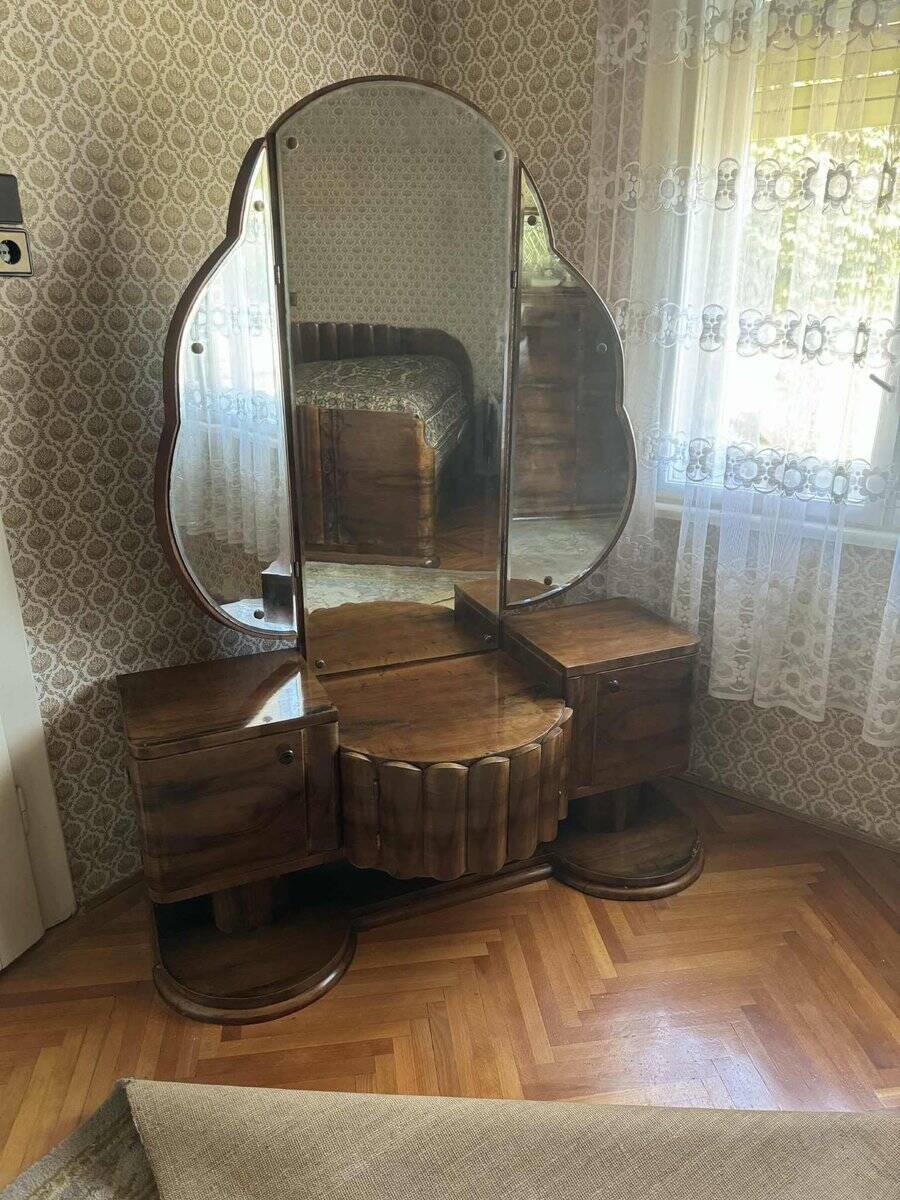 Coiffeuse Art Déco en noyer avec miroir triptyque, années 1930