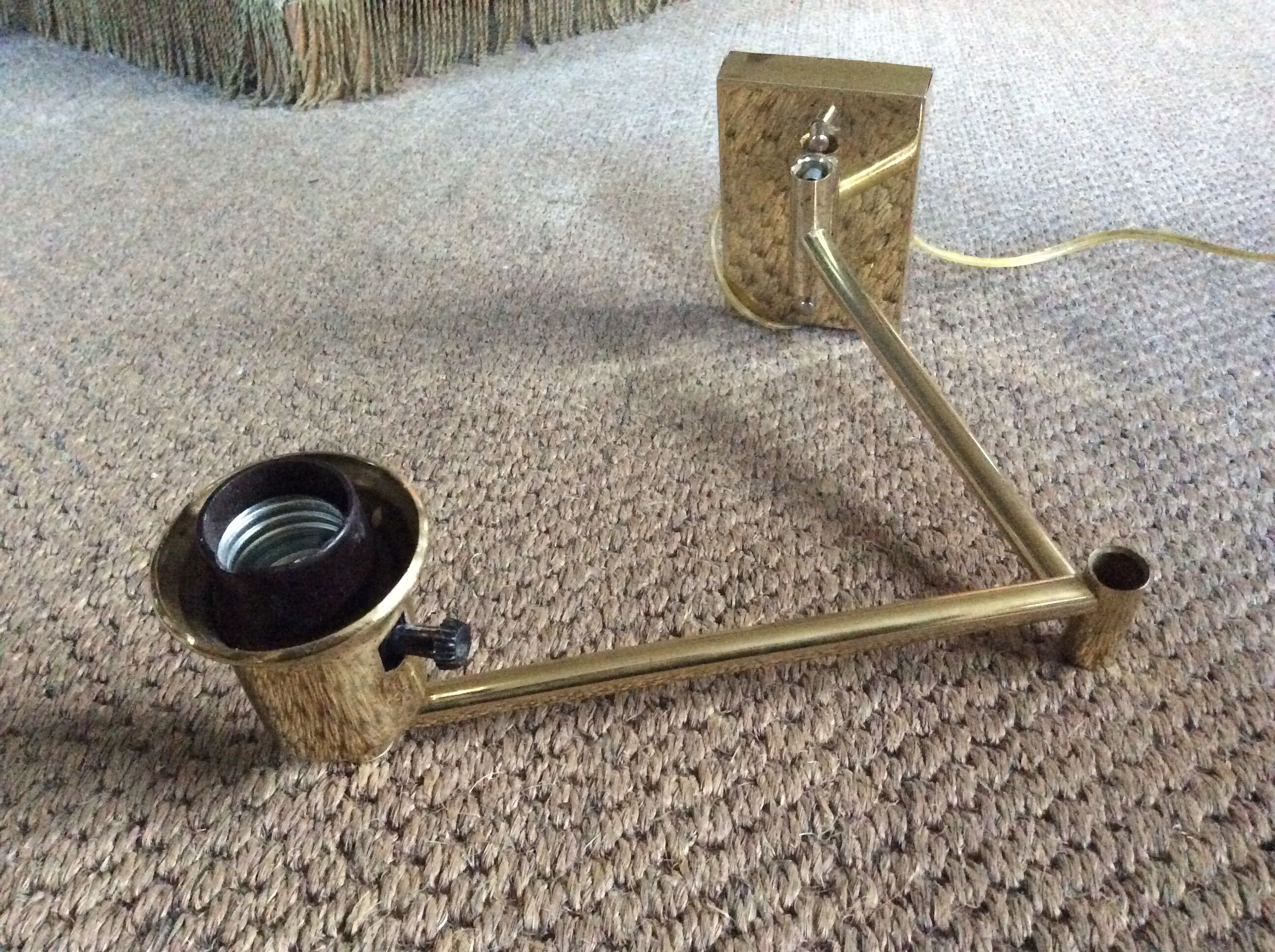 Wall lamp in gold metal