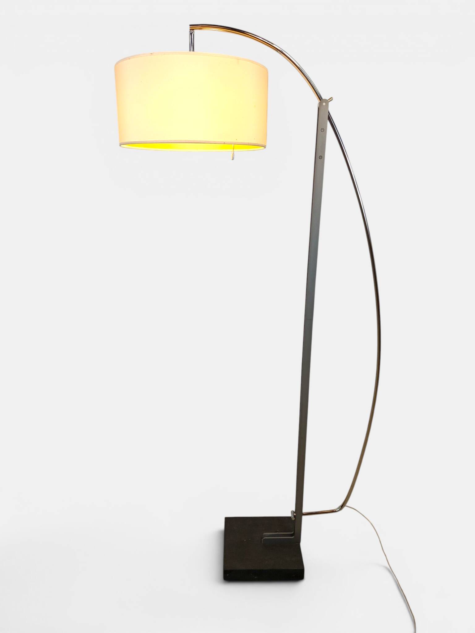 Lampe arc Ligne roset modèle MAMA de Thibault Desombre