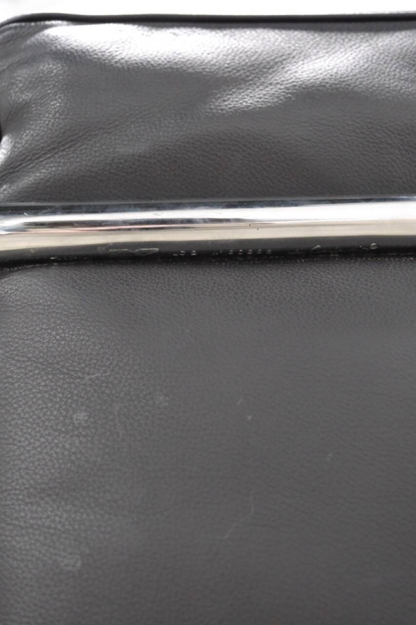 LC2 armchair in black leather – Design Le Corbusier, Pierre Jeanneret & Charlotte Perriand