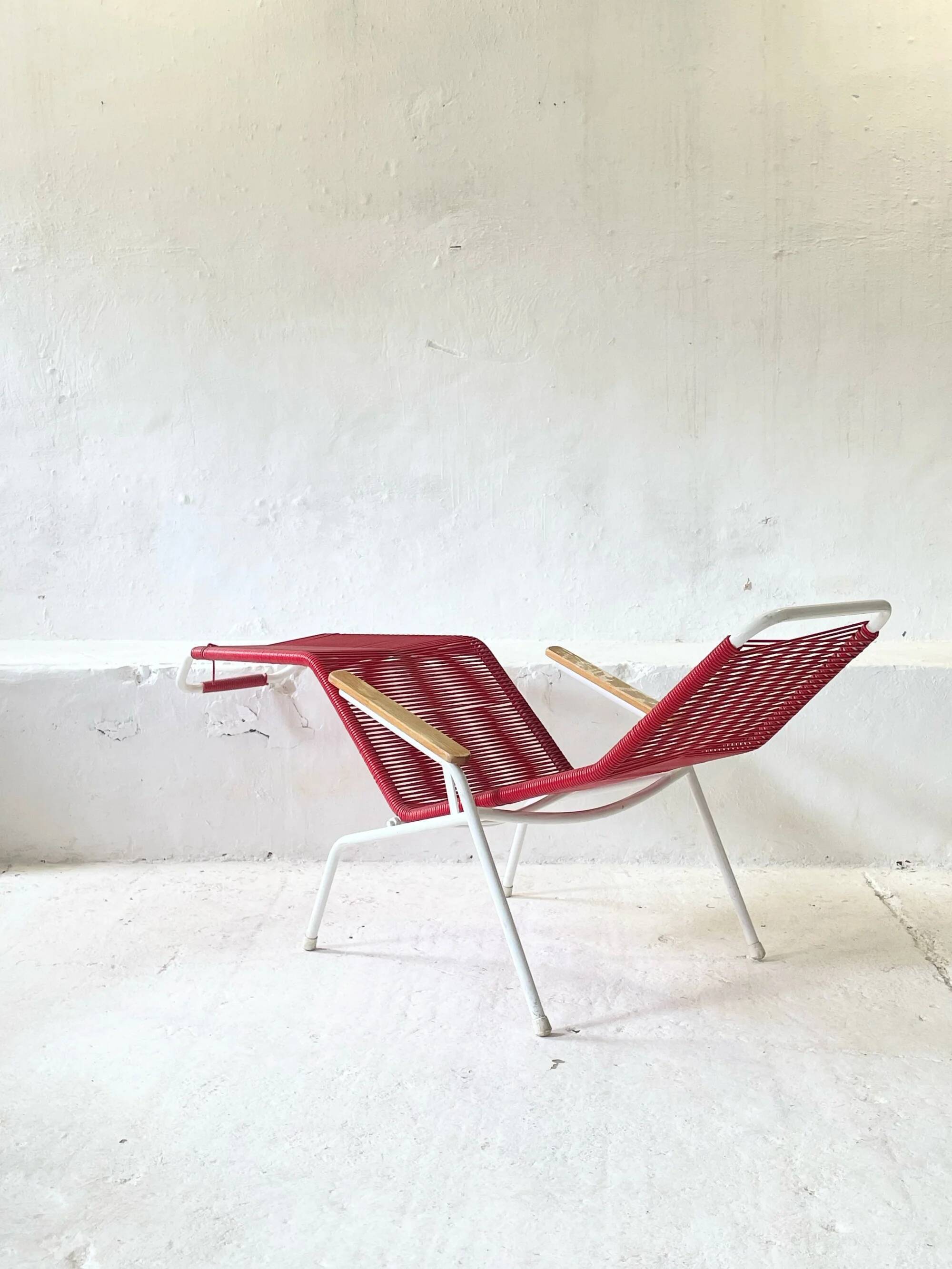 Vintage 1970s Elefant Möbel Spaghetti reclining chair for the garden.