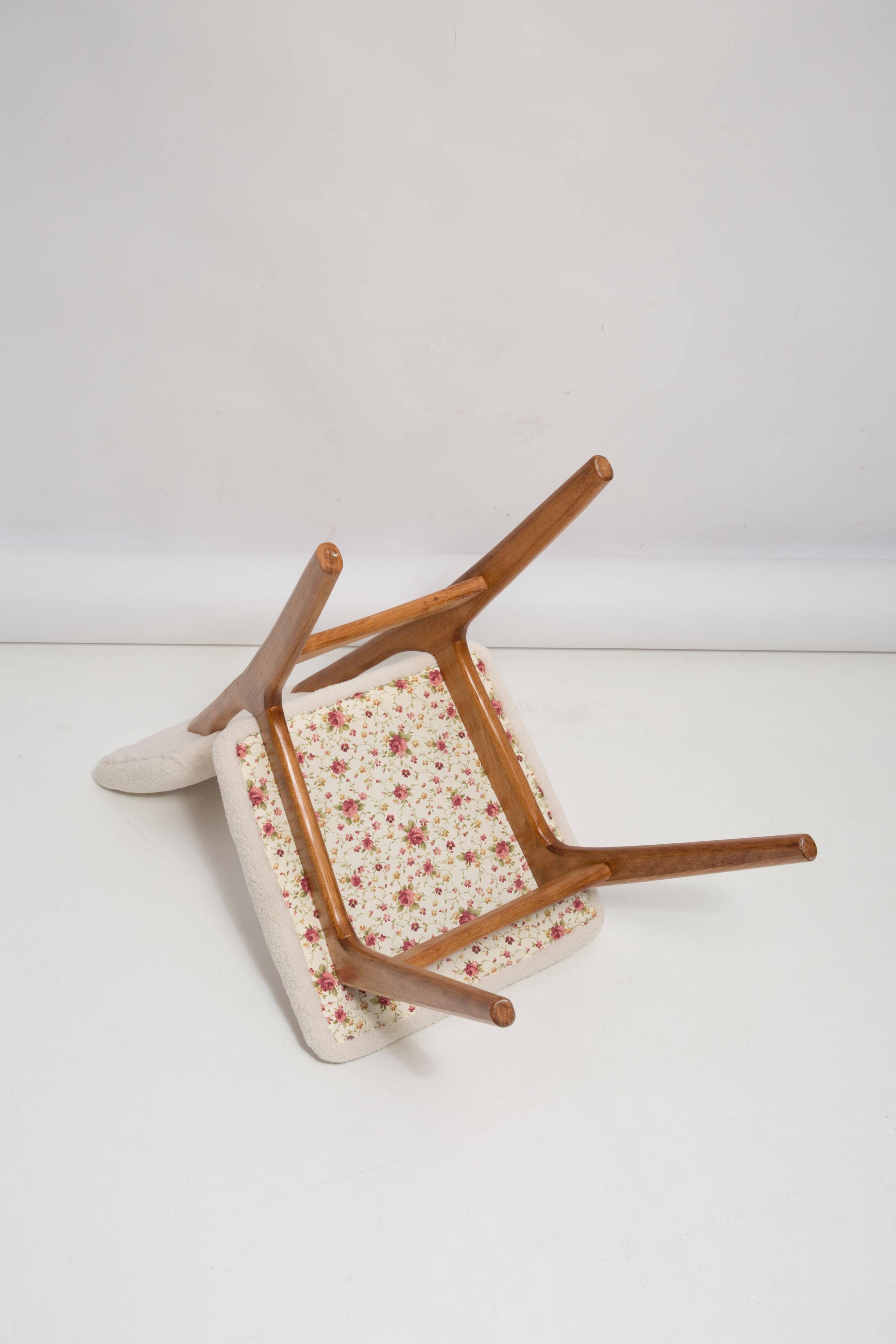 Butterfly chair in beech wood and cream boucle, Europe, 1960