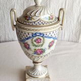 Vase couvert en porcelaine de Sèvres