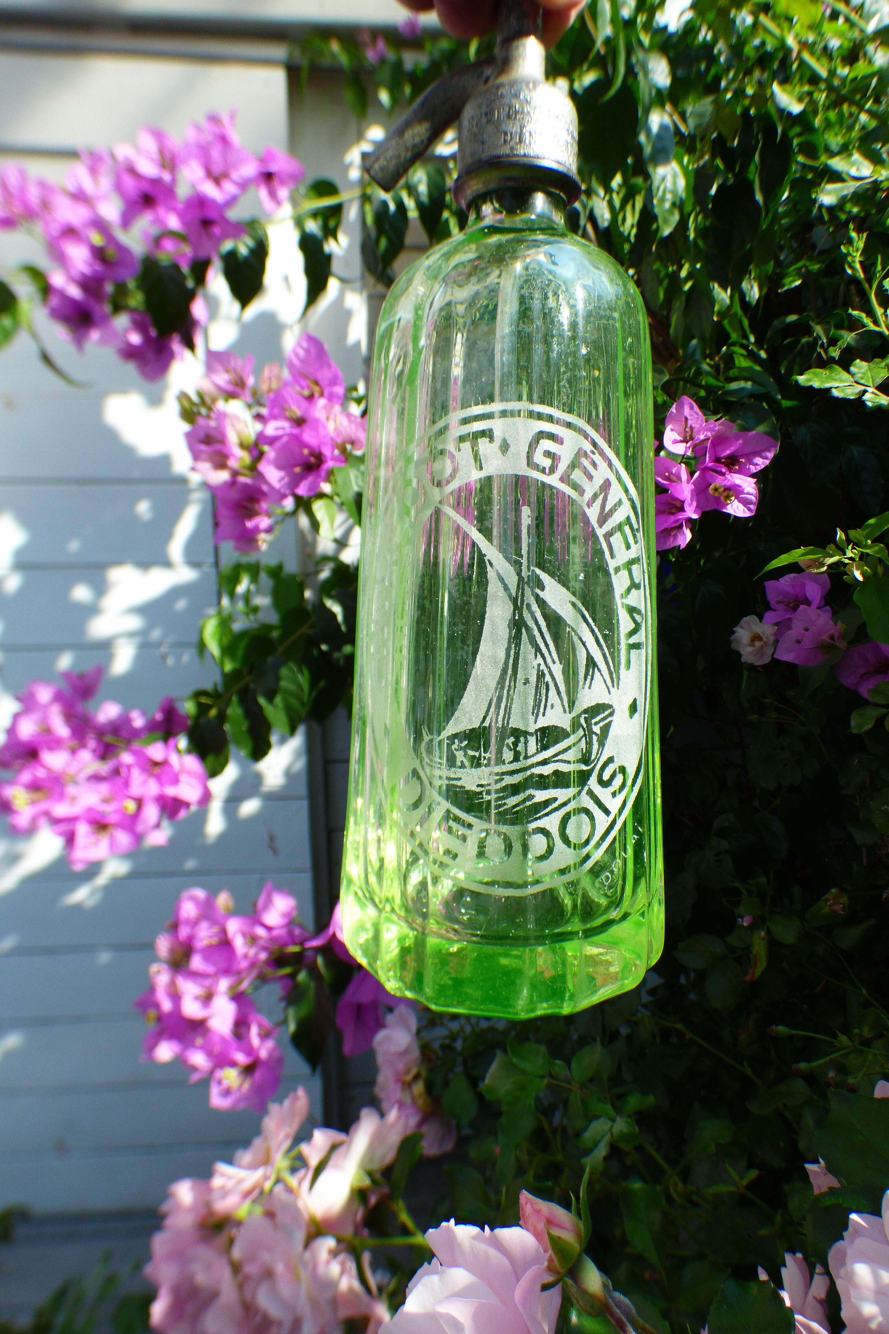 Siphon.seltz. remarkable pyramidal siphon. dieppe.