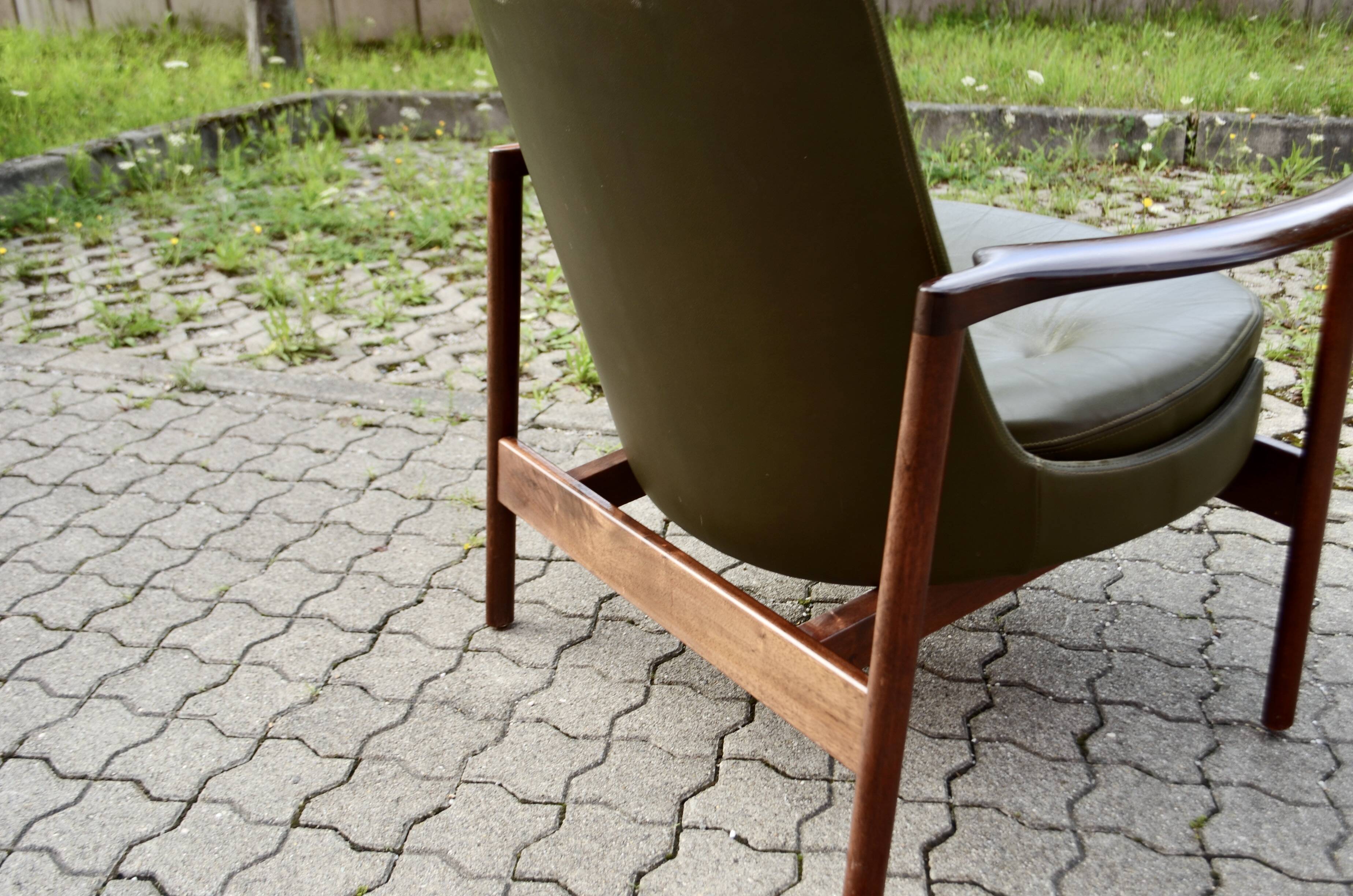 Ib Kofod Larsen for Fröscher Sitform olive leather Lounge Chair