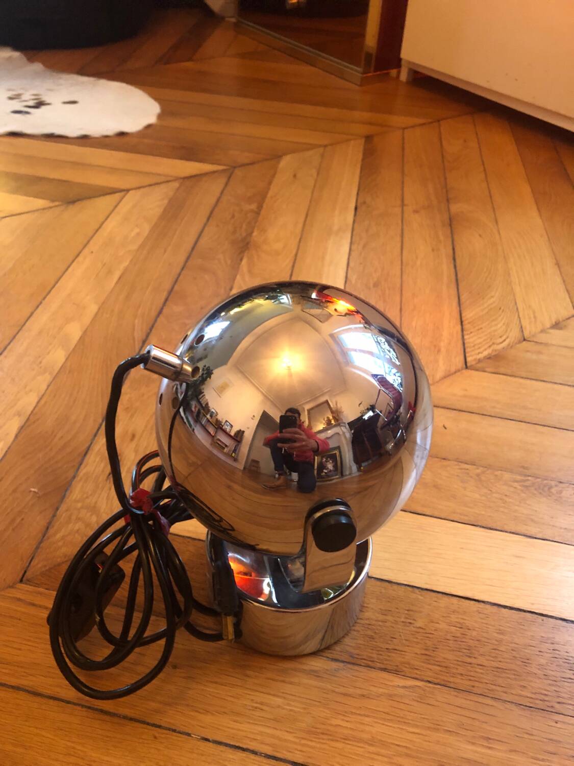 Eye ball table lamp