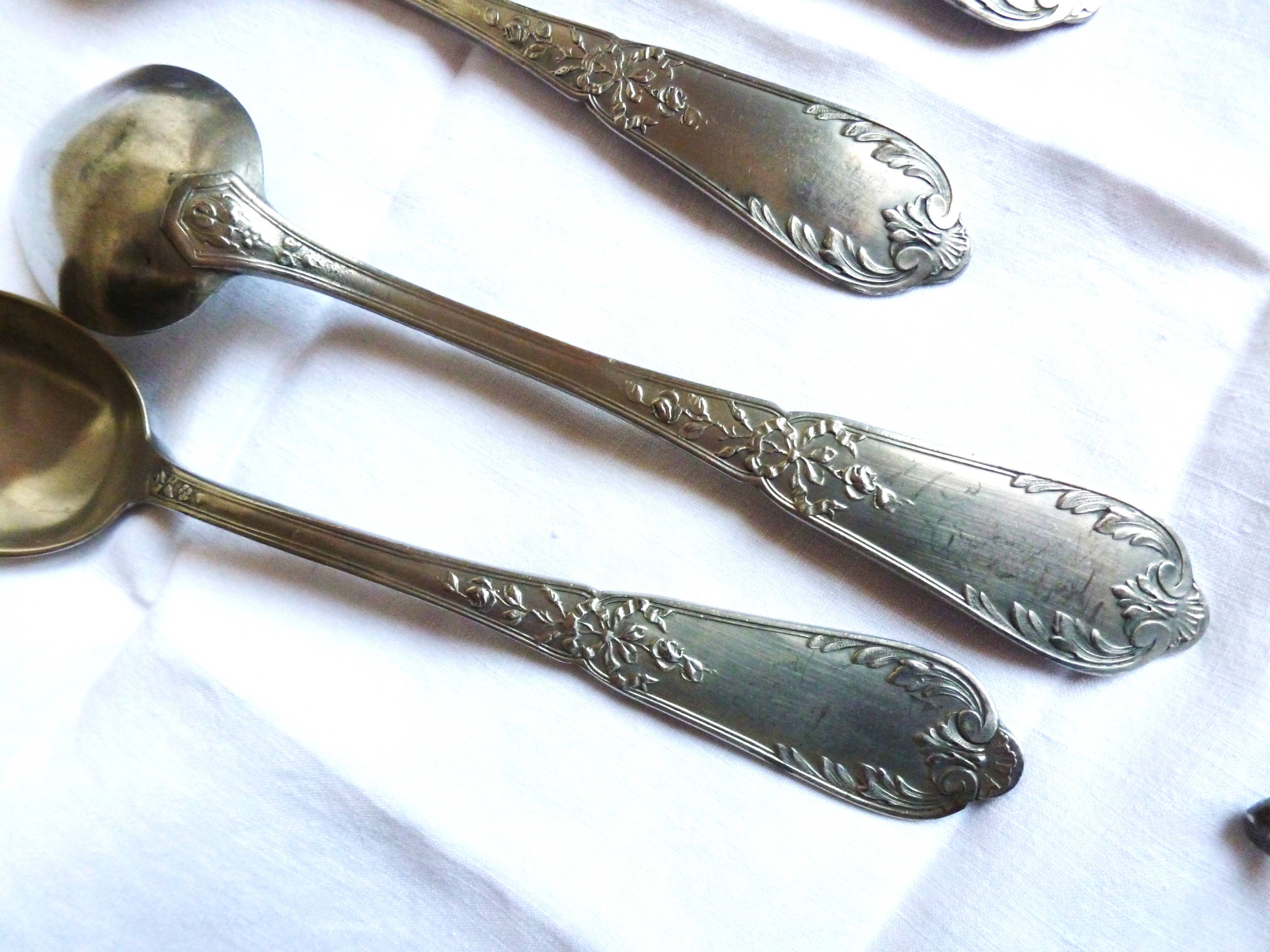 Art Nouveau cutlery with ladle, forks, spoons and ladle