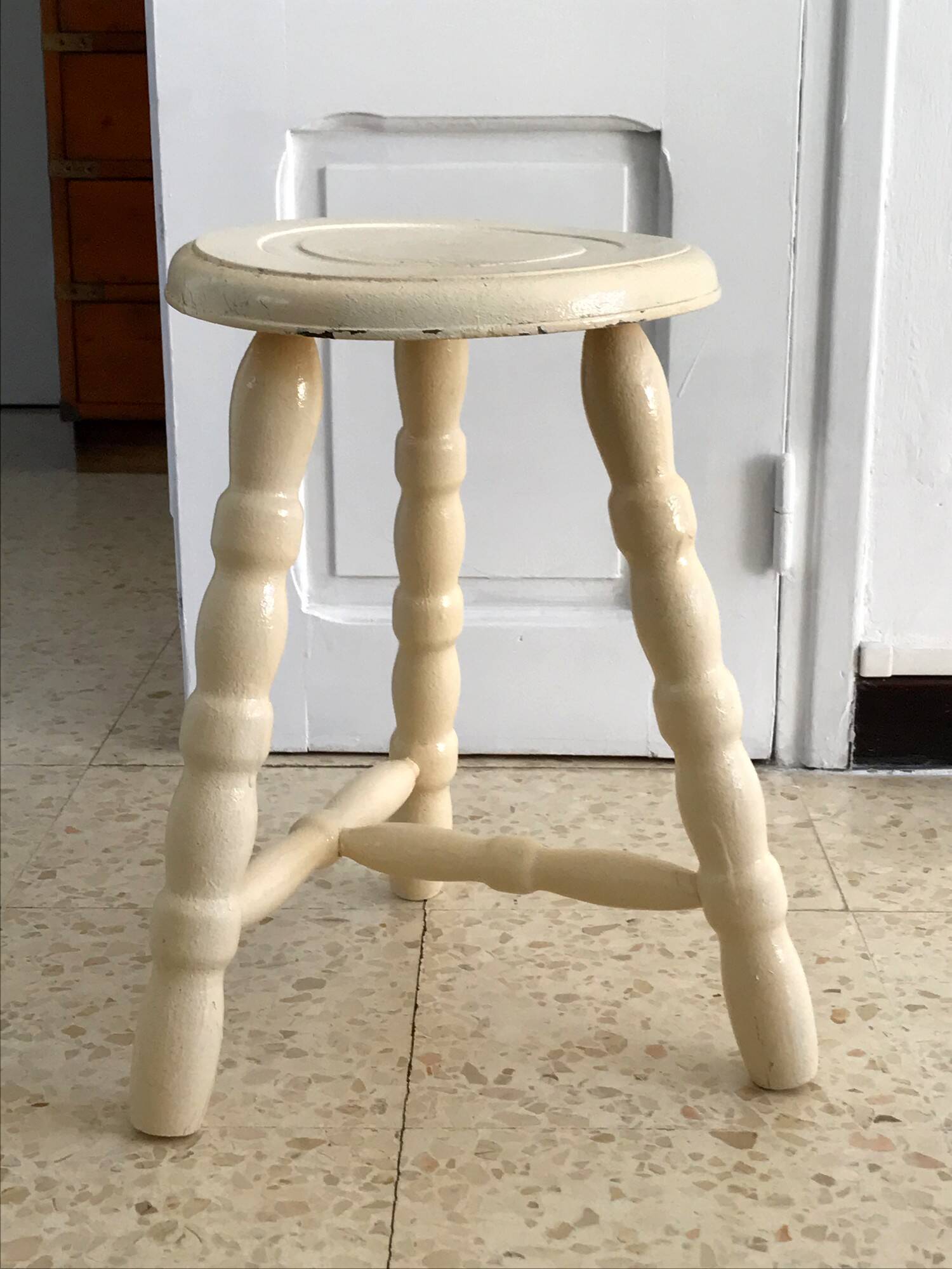 Vintage tripod stool from the 70s painted wood