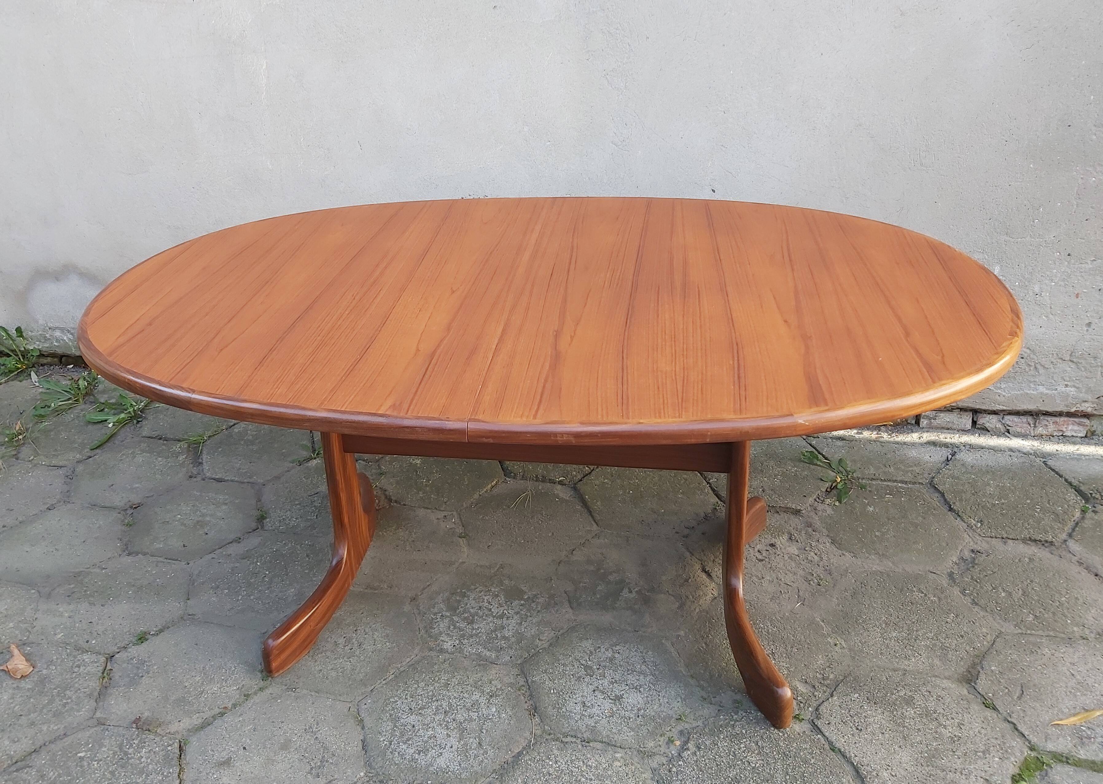 Extendable table, designed by V. Wilkins, G-Plan, Great Britain, 1960s.