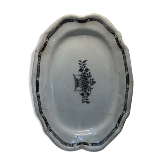 Plat en faience "cul noir" à motif floraux 18 ème siècle