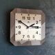 Horloge vintage pendule murale silencieuse carrée "Vedette gris argent"