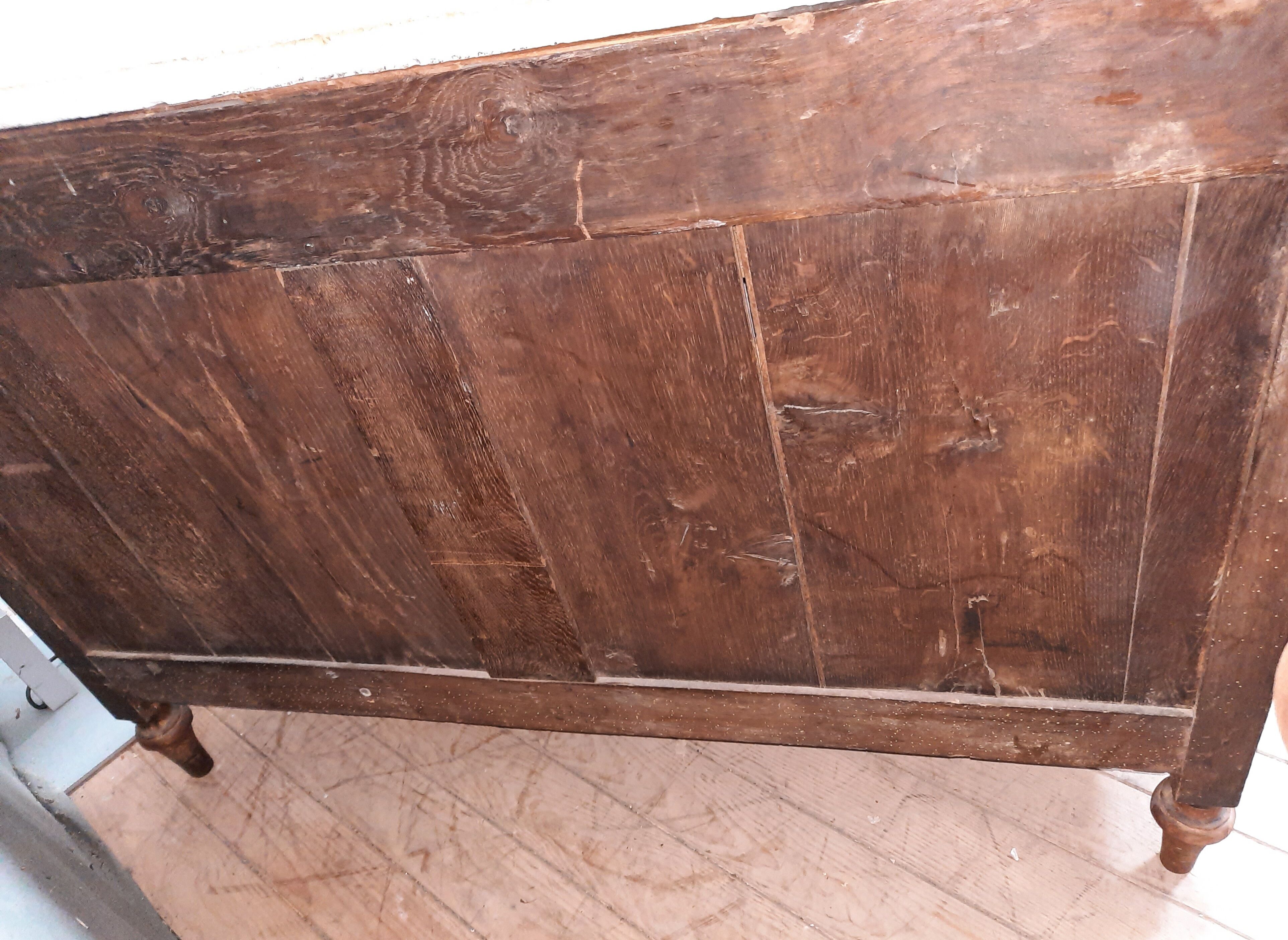 Dresser Louis XVI of the eighteenth century