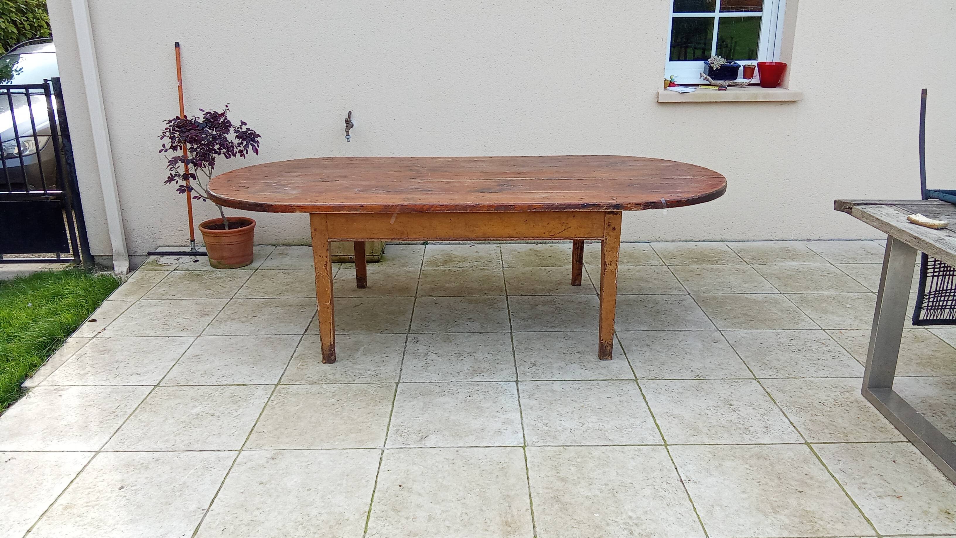 Old oval farm table 2m42