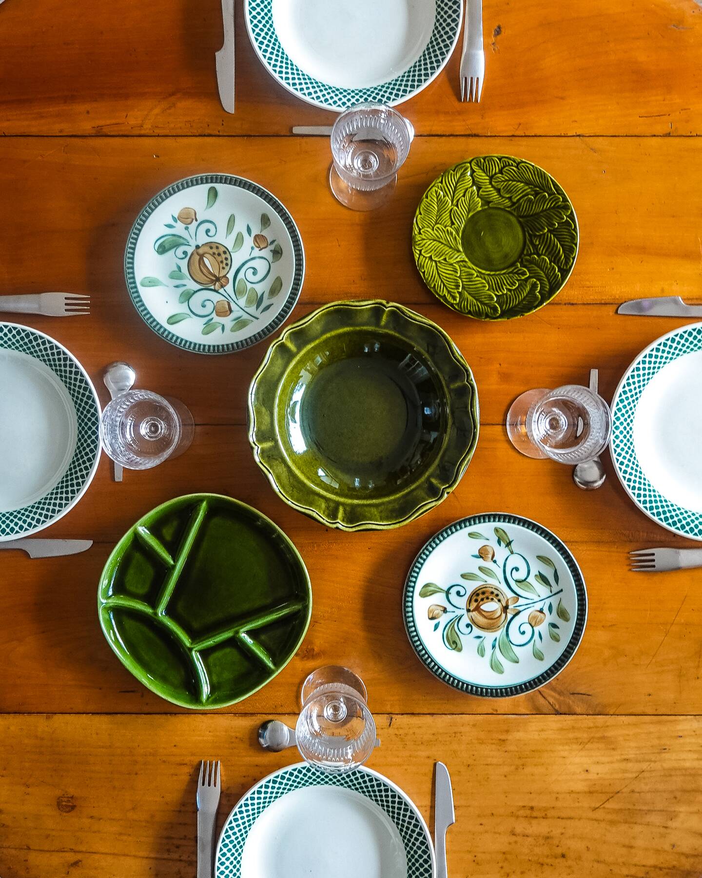5 plates, mismatched dishes