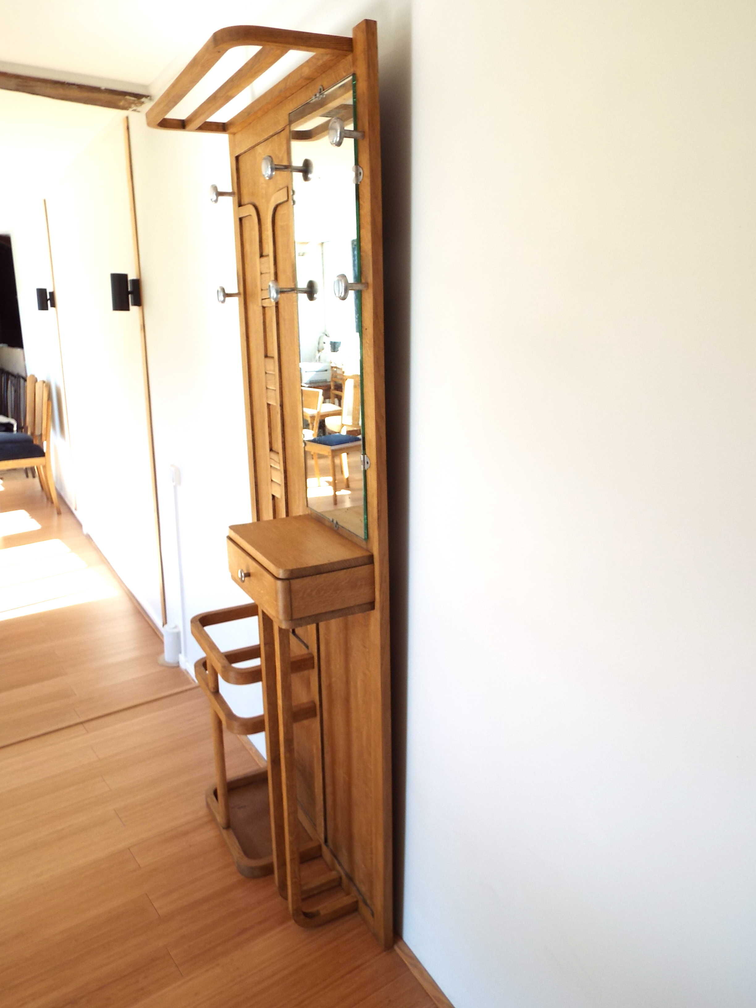 Entrance cloakroom coat rack