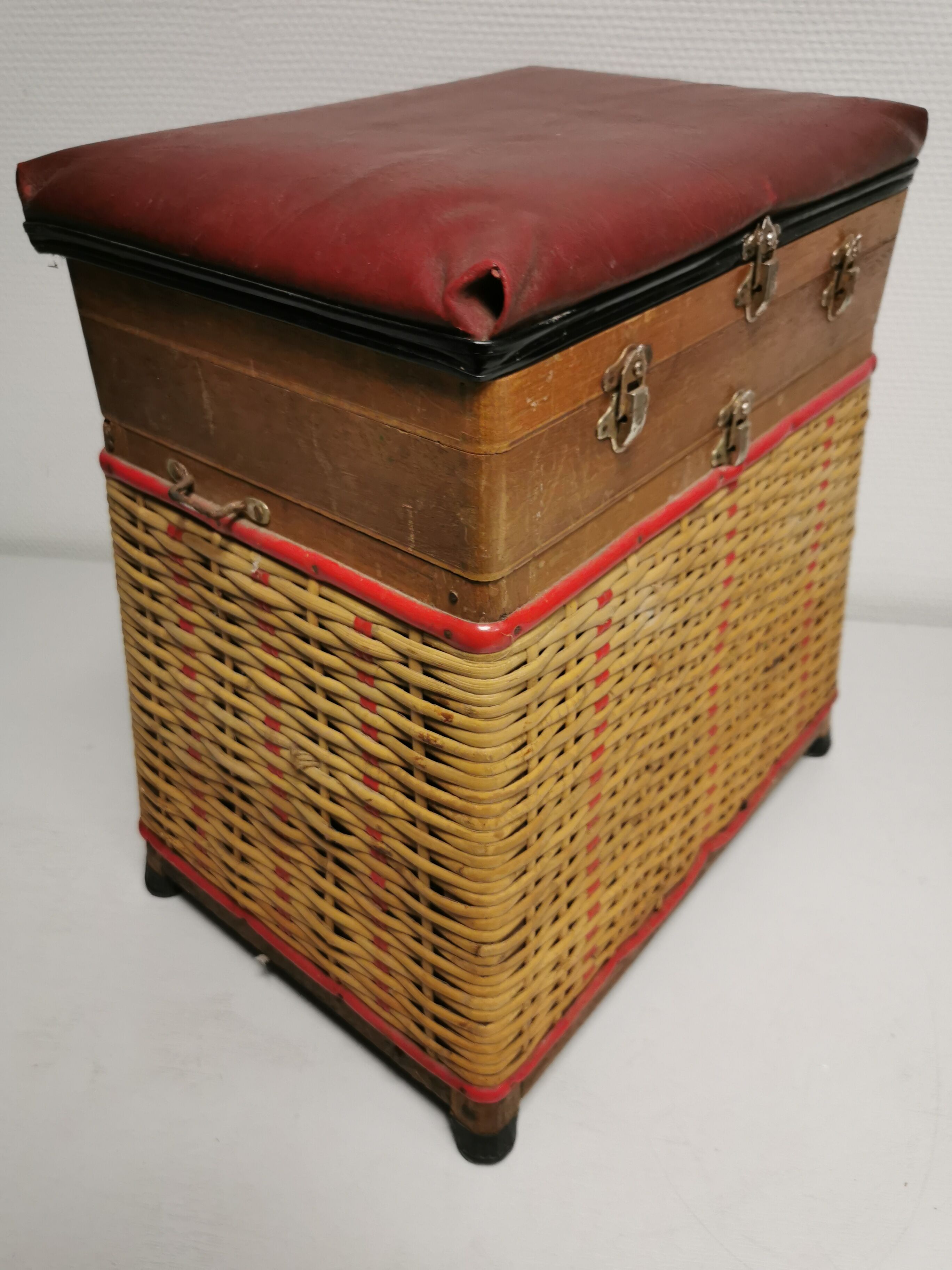 Siège coffre , tabouret vintage de pecheur