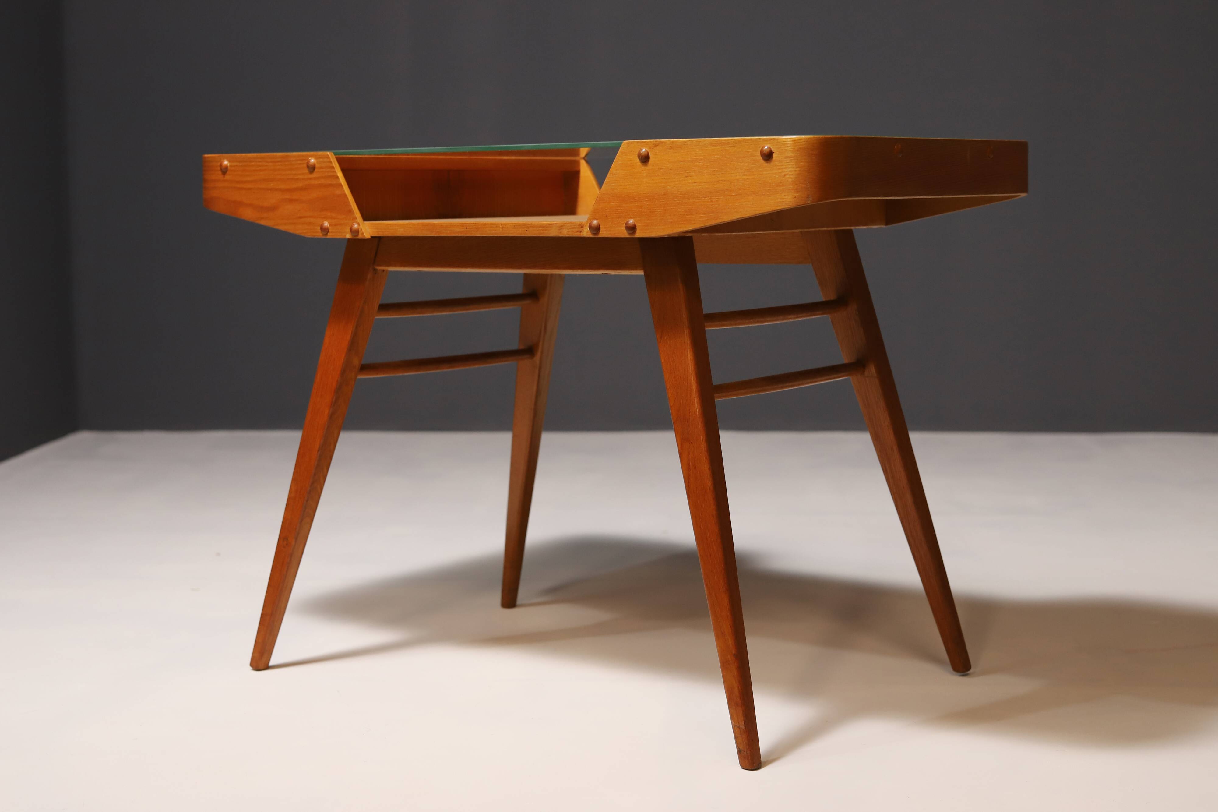 Table Basse Tchécoslovaque par František Jirák pour Tatra, 1960