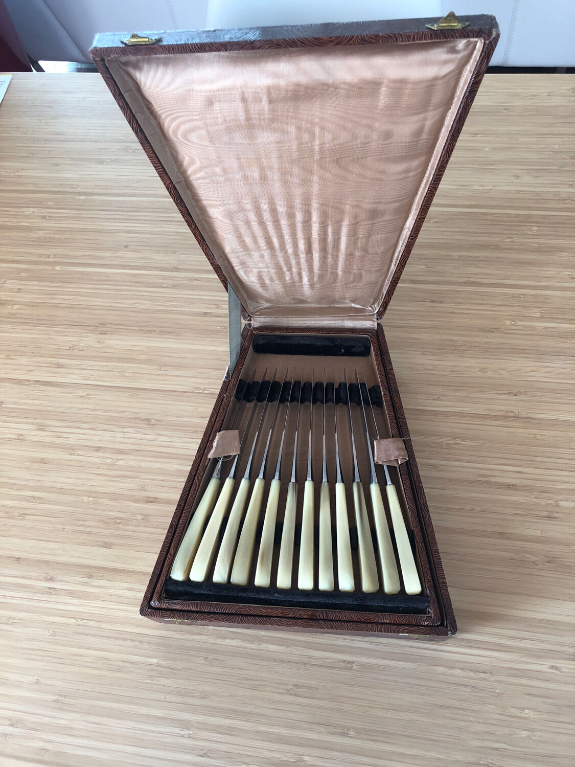 Lot de 24 couteaux manche en corne
