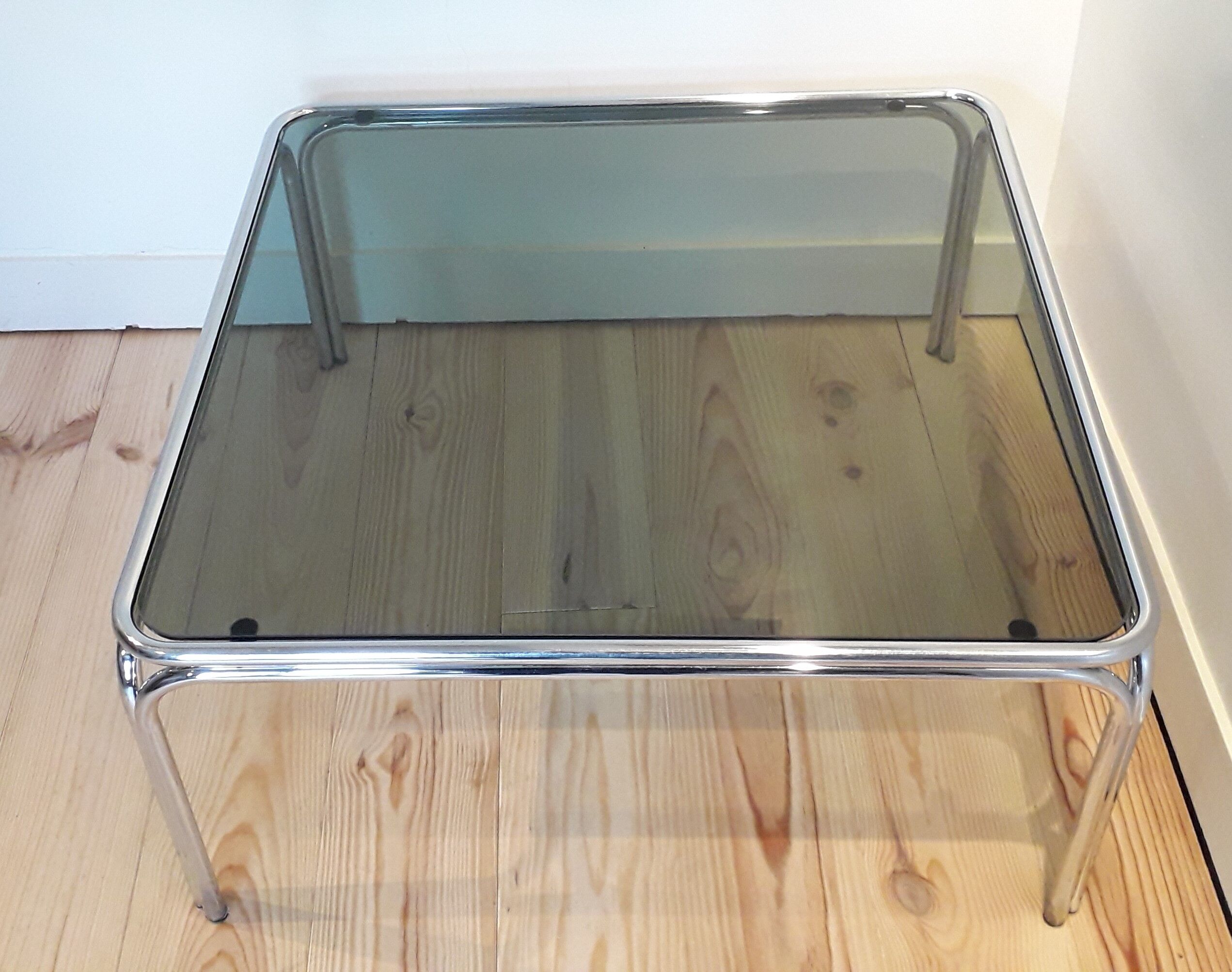 Table low metal and smoked glass