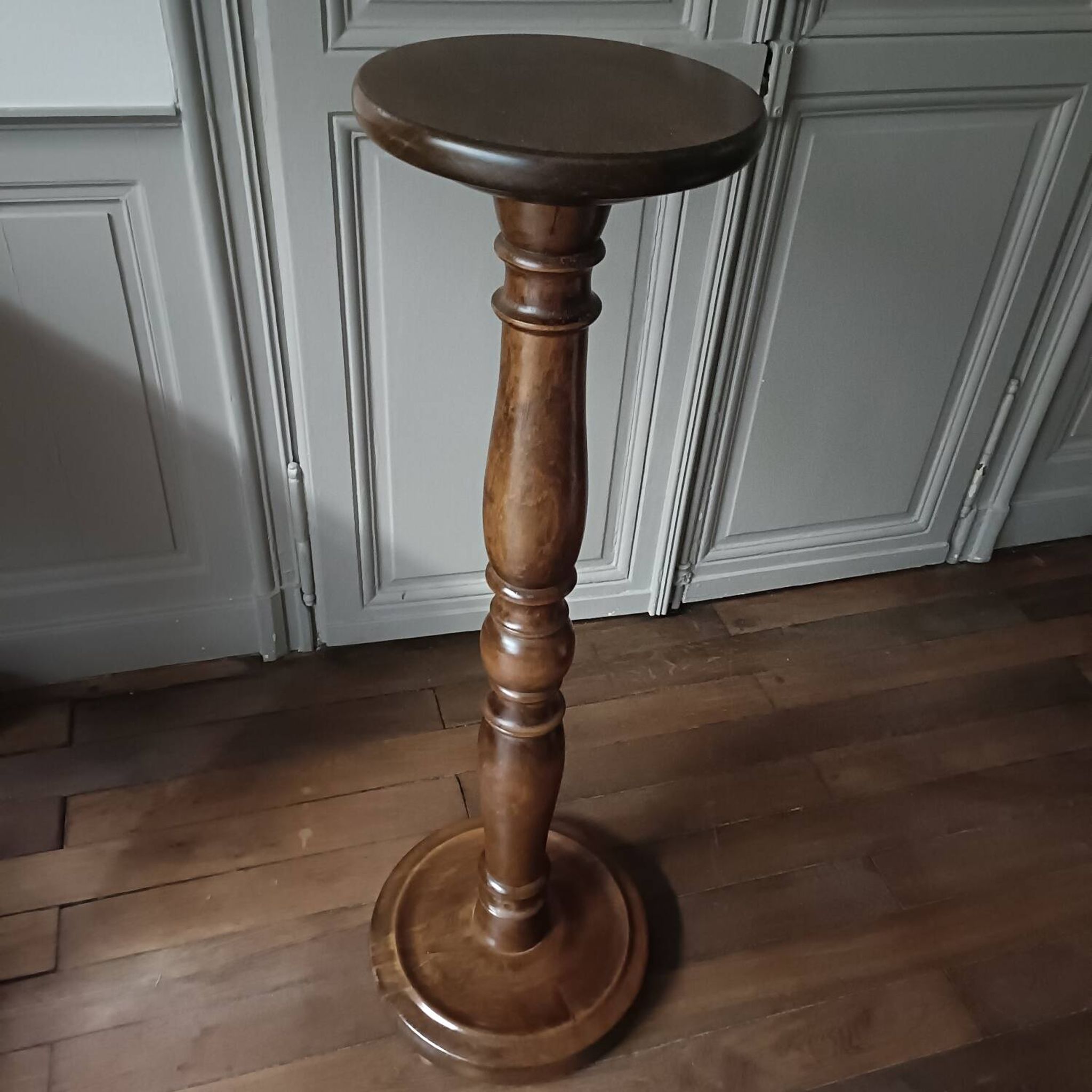 Sellette, porte-plante en bois tourné