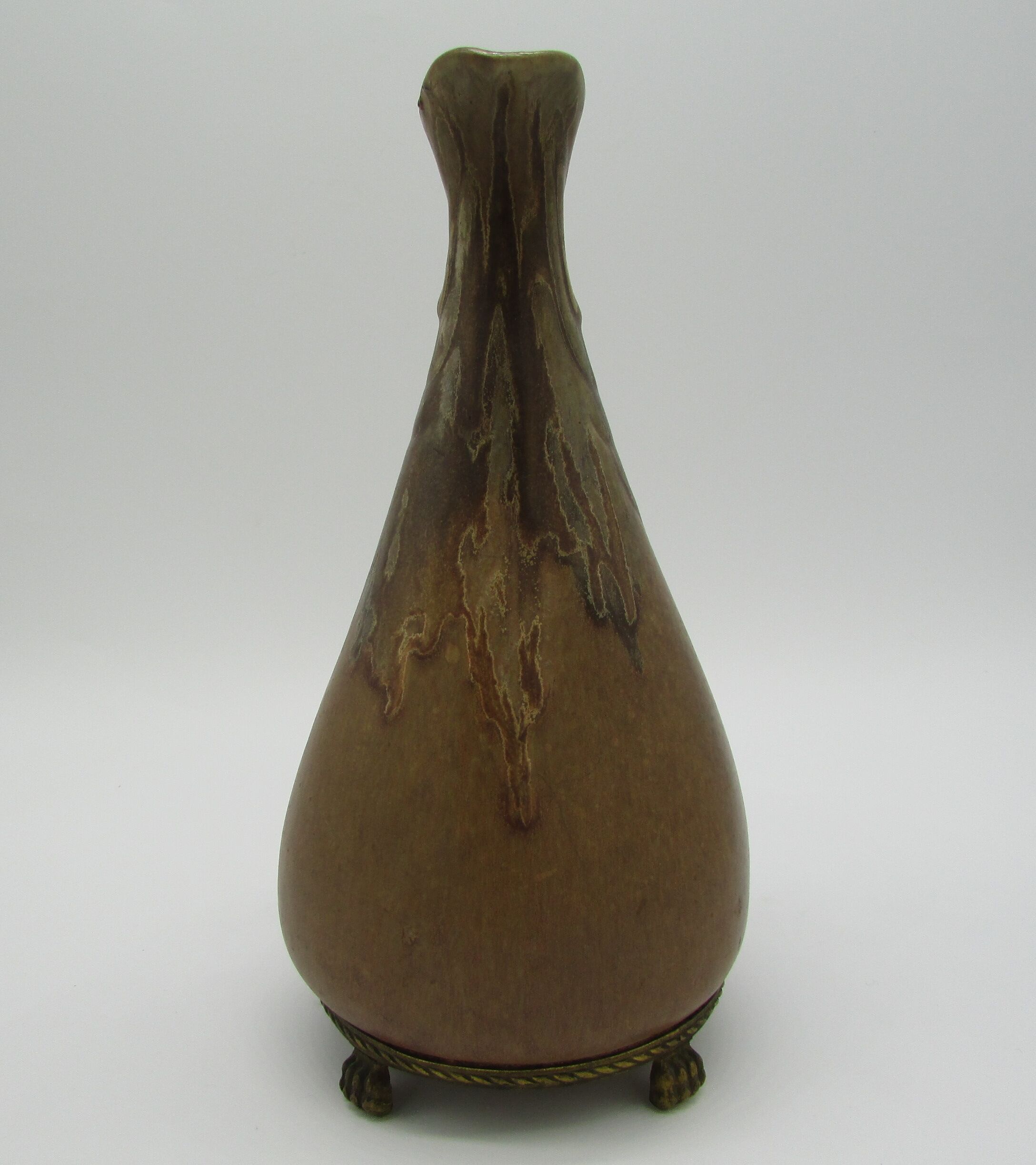 Denbac pitcher mounts lion paws