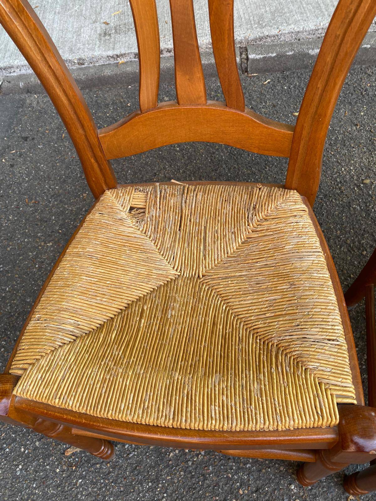 4 country-style Louis Philippe medallion chairs with rush seats from the 1970s.