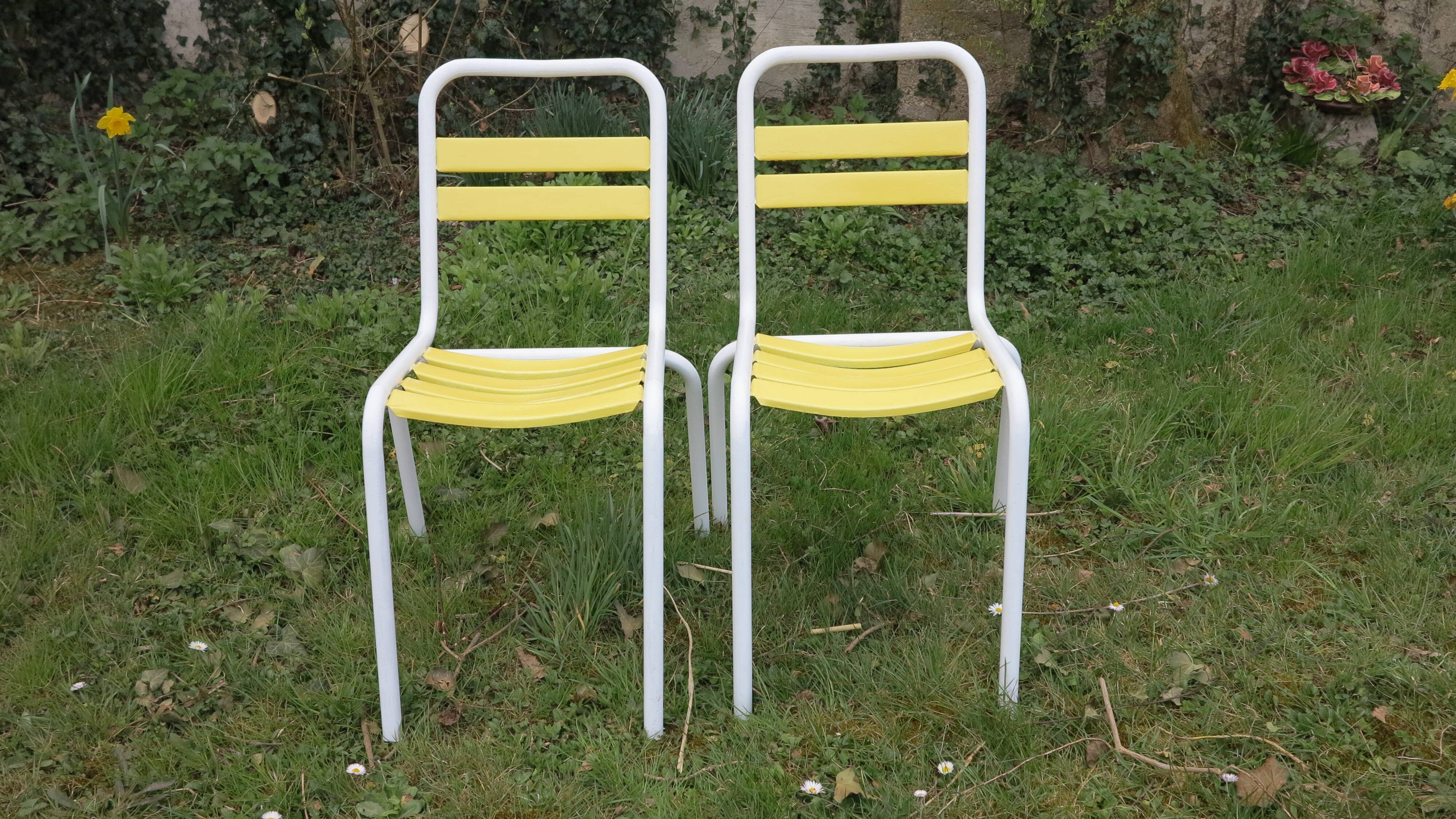 set of table and 4 chairs for garden or terrace in painted metal